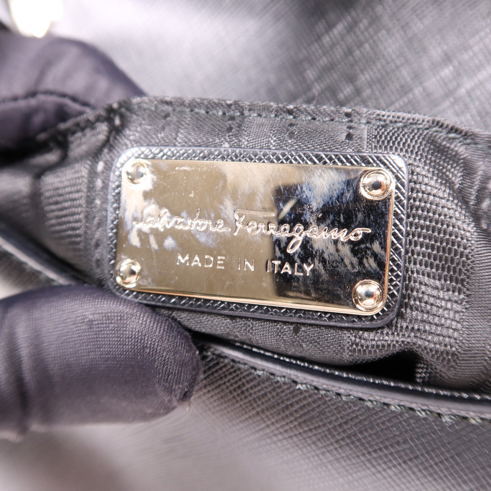 Salvatore Ferragamo 牛皮皮革Chain Shoulder Bag銀扣鏈帶肩背袋