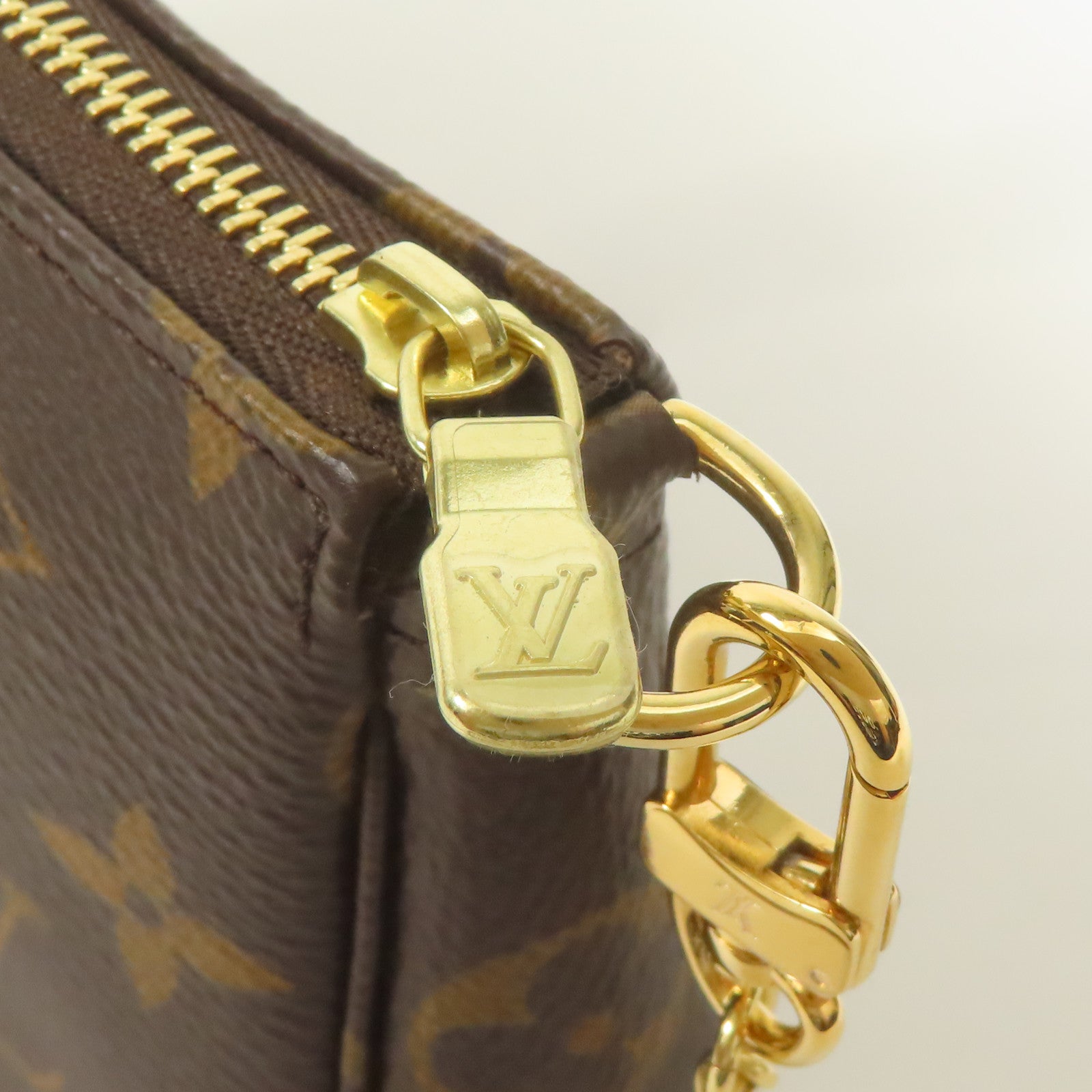 LOUIS VUITTON Monogram Mini Pochette Accessoires金扣手挽袋