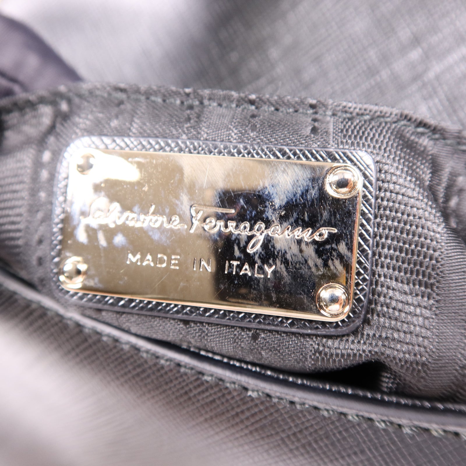 Salvatore Ferragamo 牛皮皮革Chain Shoulder Bag銀扣鏈帶肩背袋