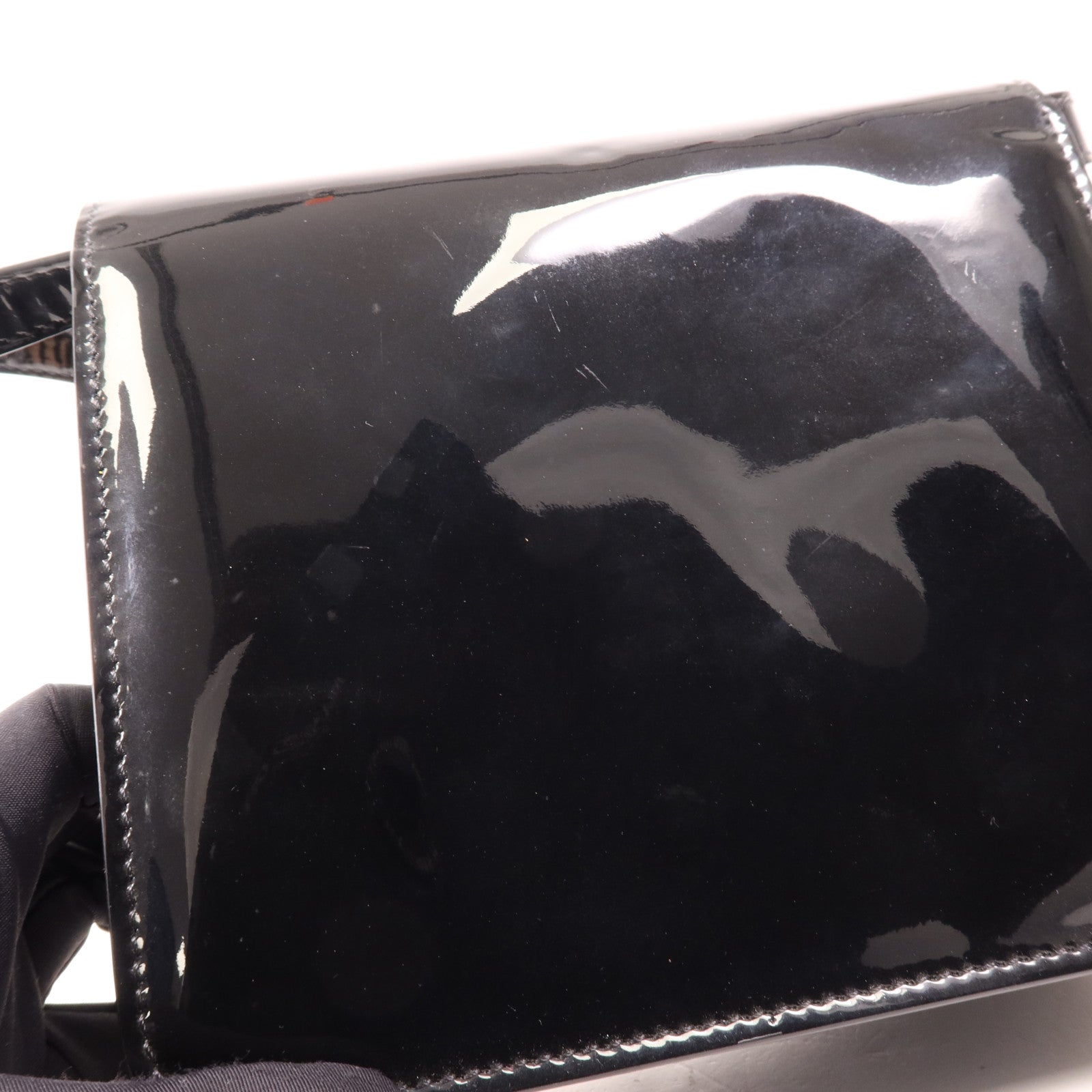 FENDI 漆皮皮革Calligraphy金扣肩背袋