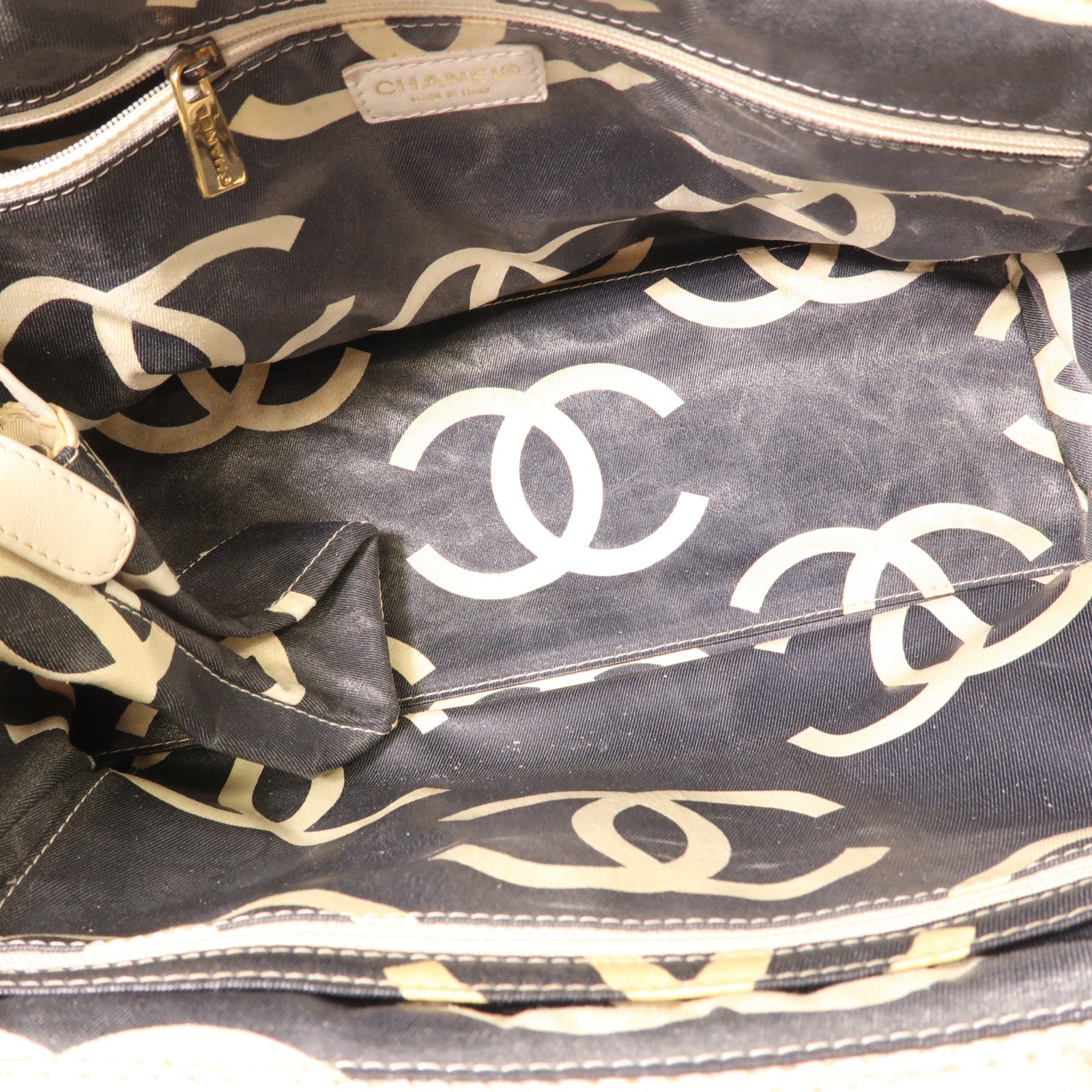 CHANEL CC Shoulder Bag Raffia White