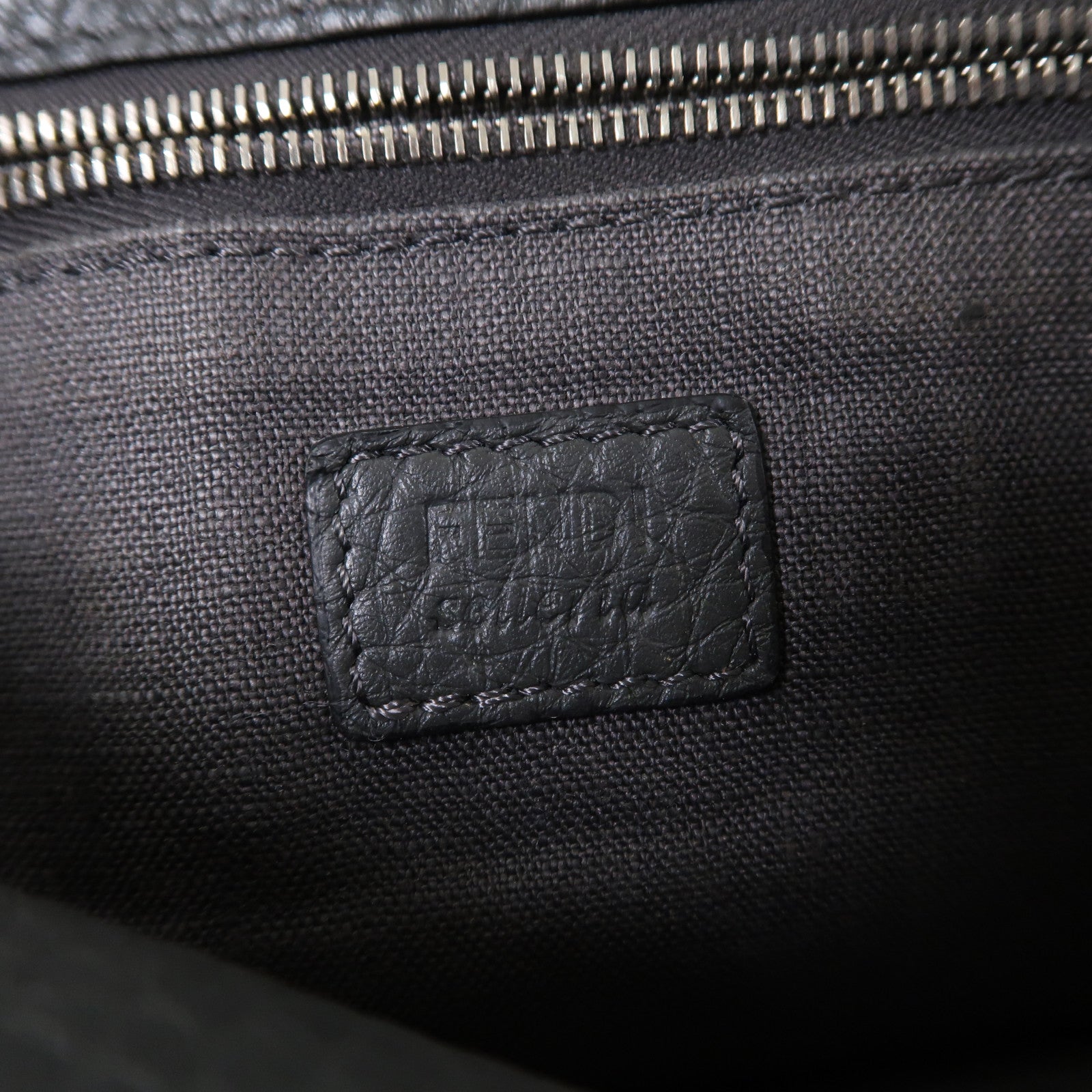 FENDI 皮革Pouch Wallet銀扣手拿包灰色
