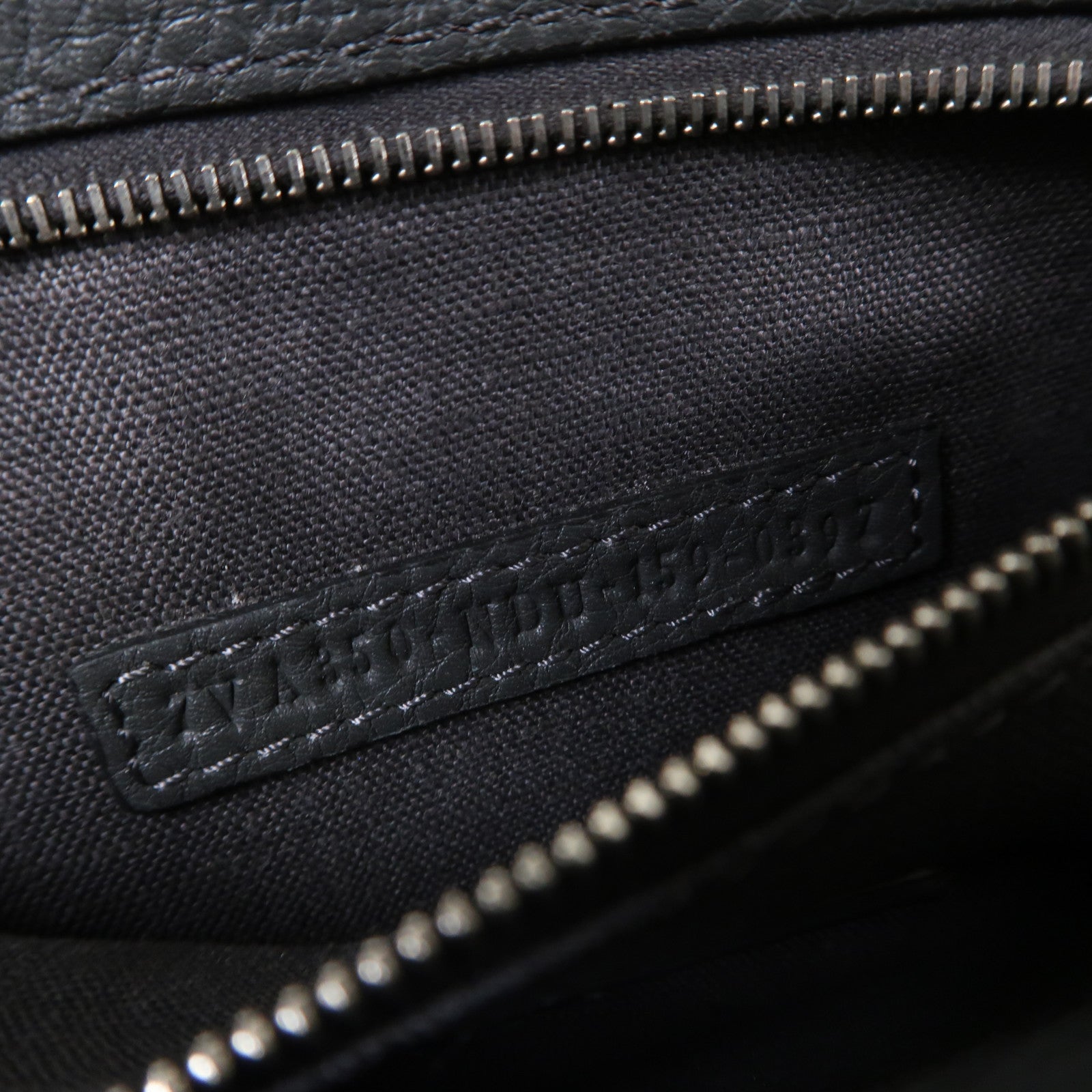 FENDI 皮革Pouch Wallet銀扣手拿包灰色