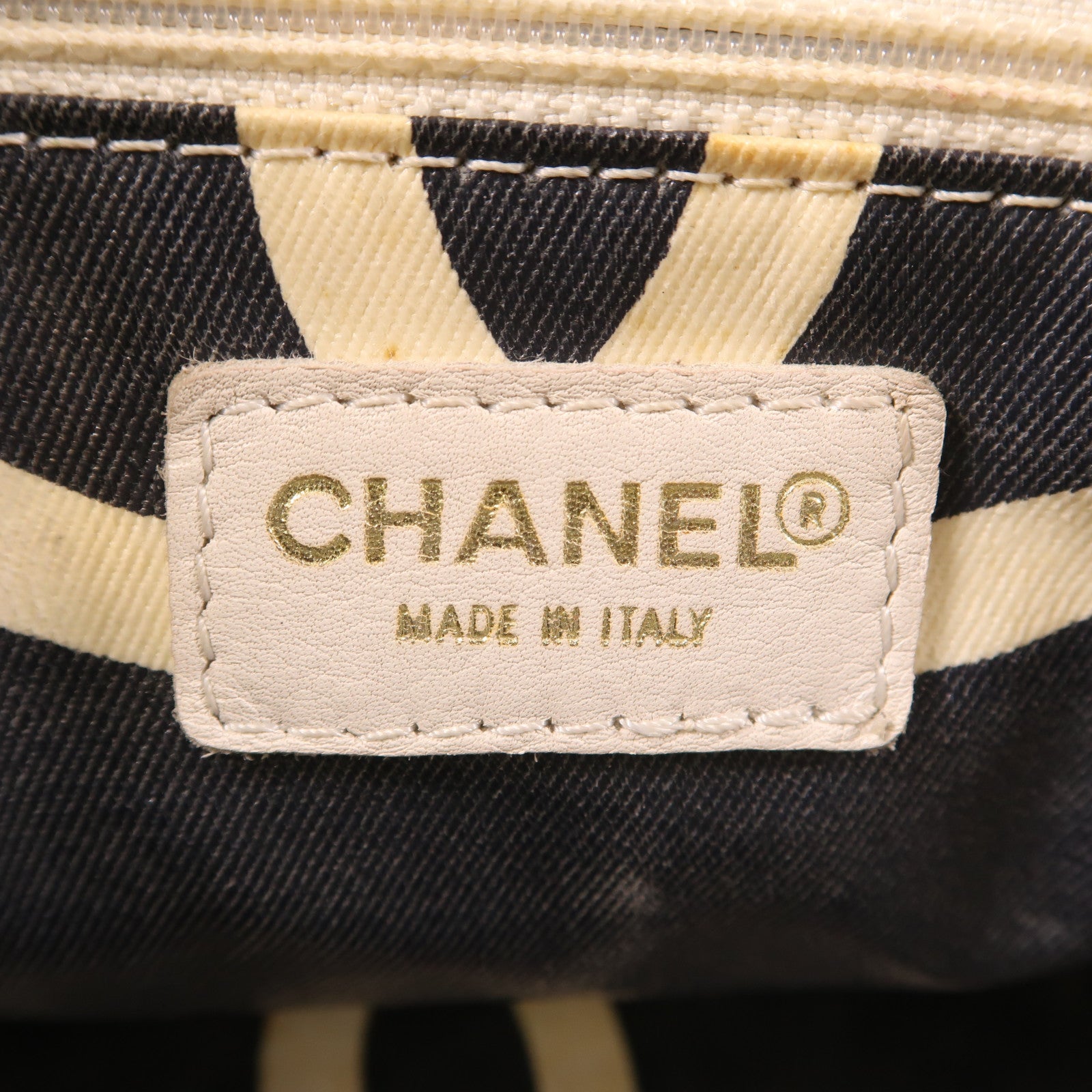 CHANEL CC Shoulder Bag Raffia White