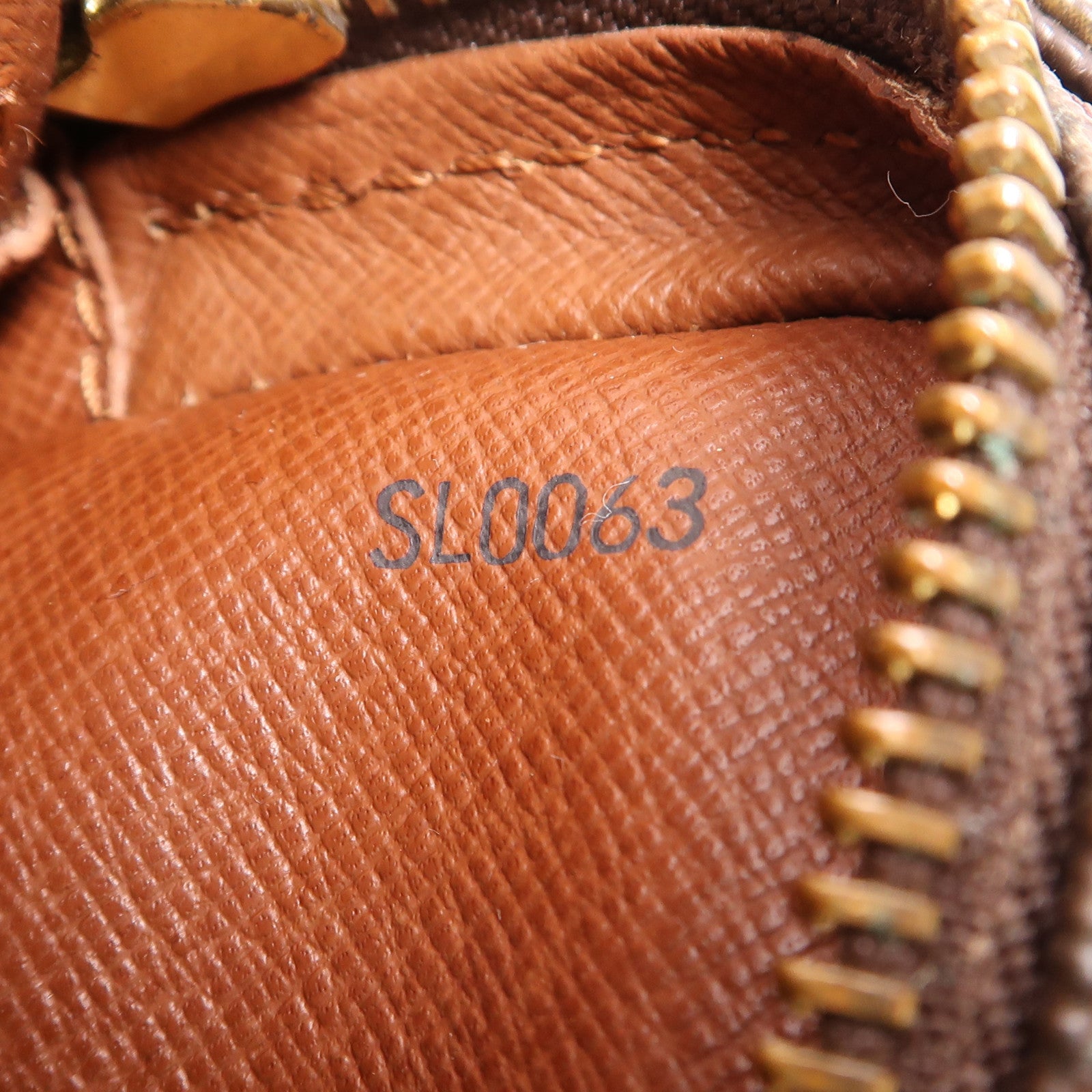 LOUIS VUITTON Monogram Danube金扣肩背袋