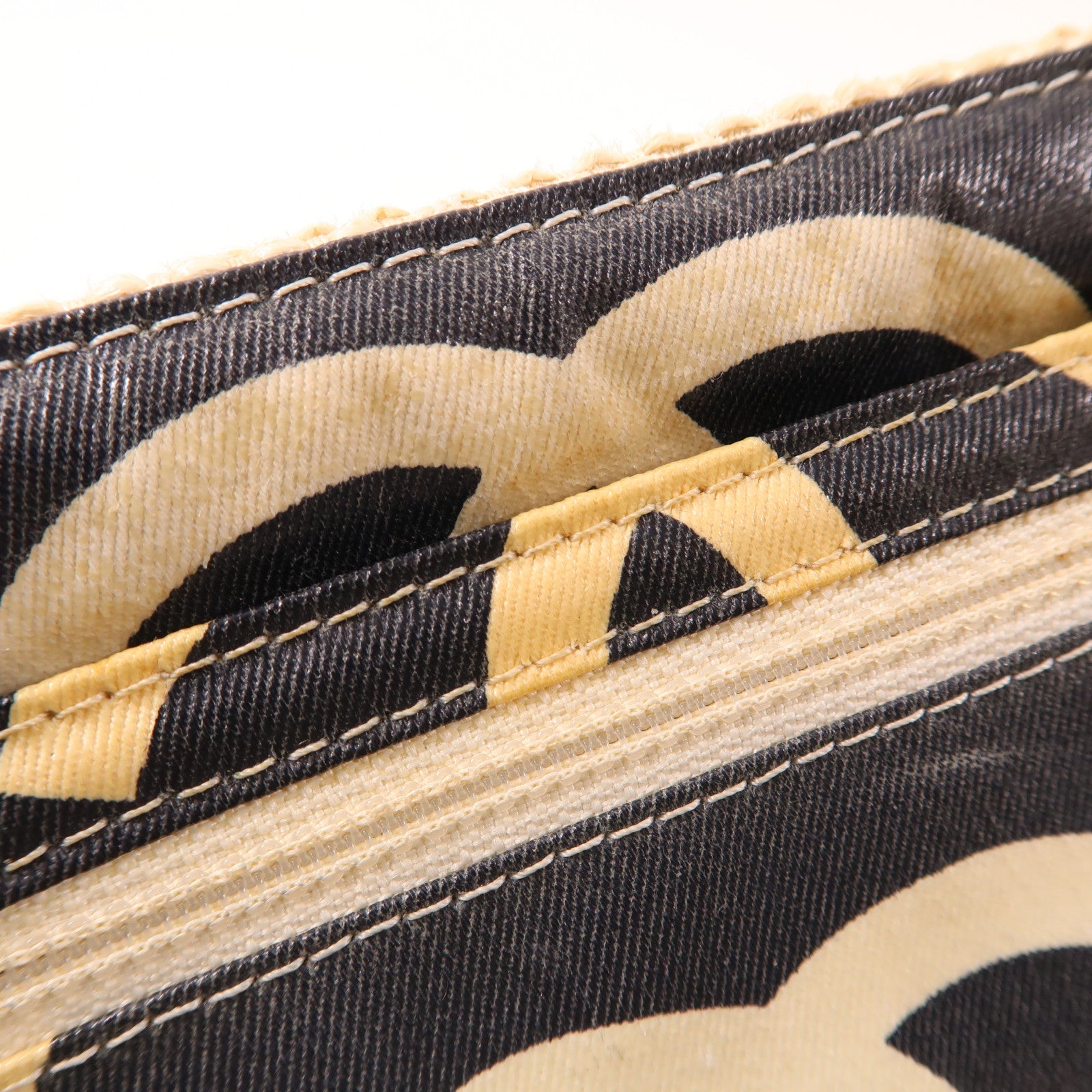 CHANEL CC Shoulder Bag Raffia White