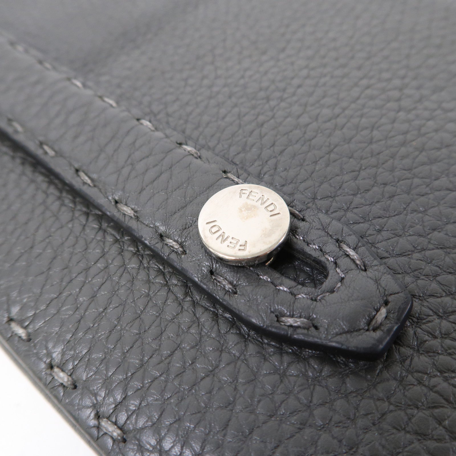 FENDI 皮革Pouch Wallet銀扣手拿包灰色