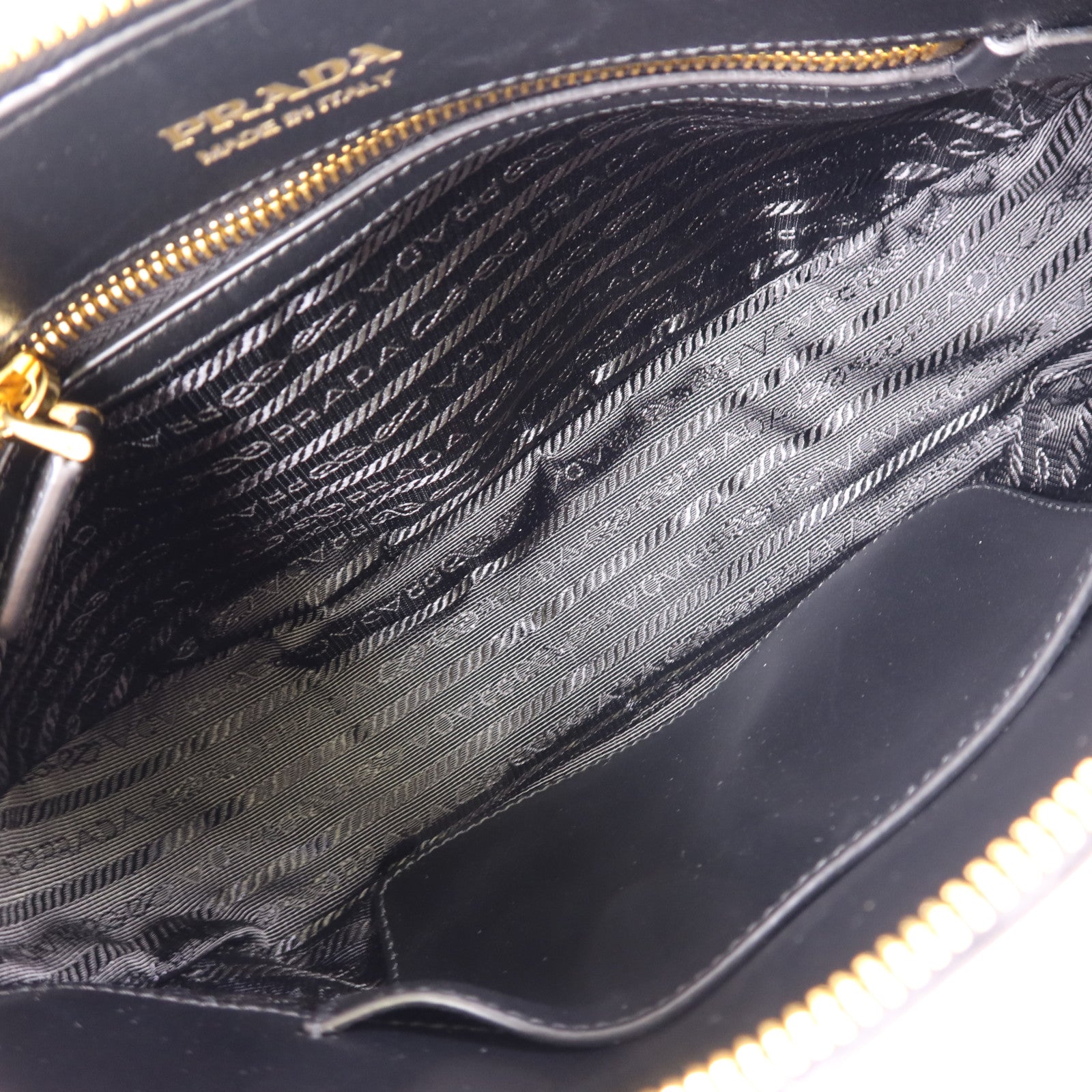 PRADA 牛皮皮革Shoulder Bag金扣肩背袋