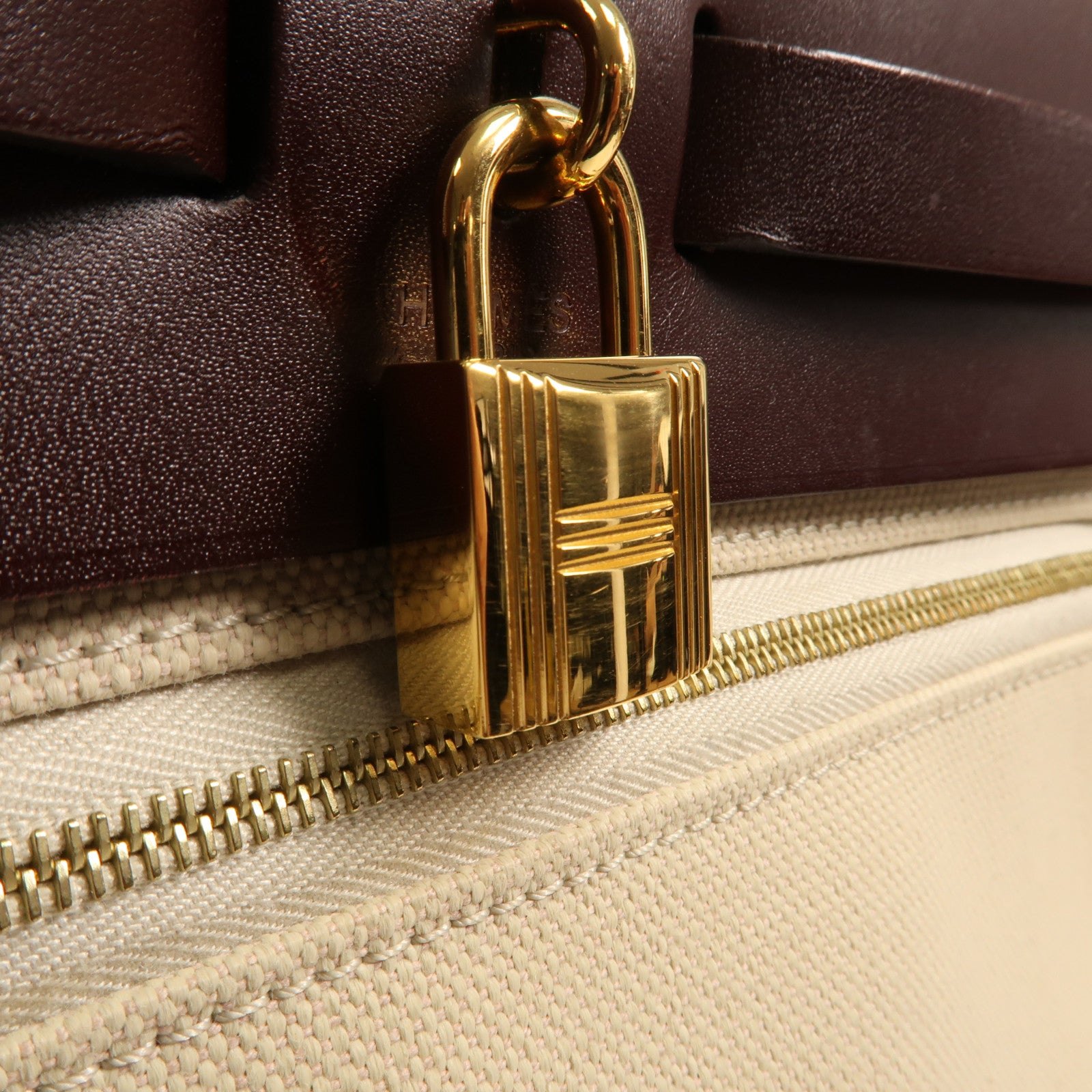 HERMES 帆布Herbag PM金扣肩背袋Beton/Rouge Sellier