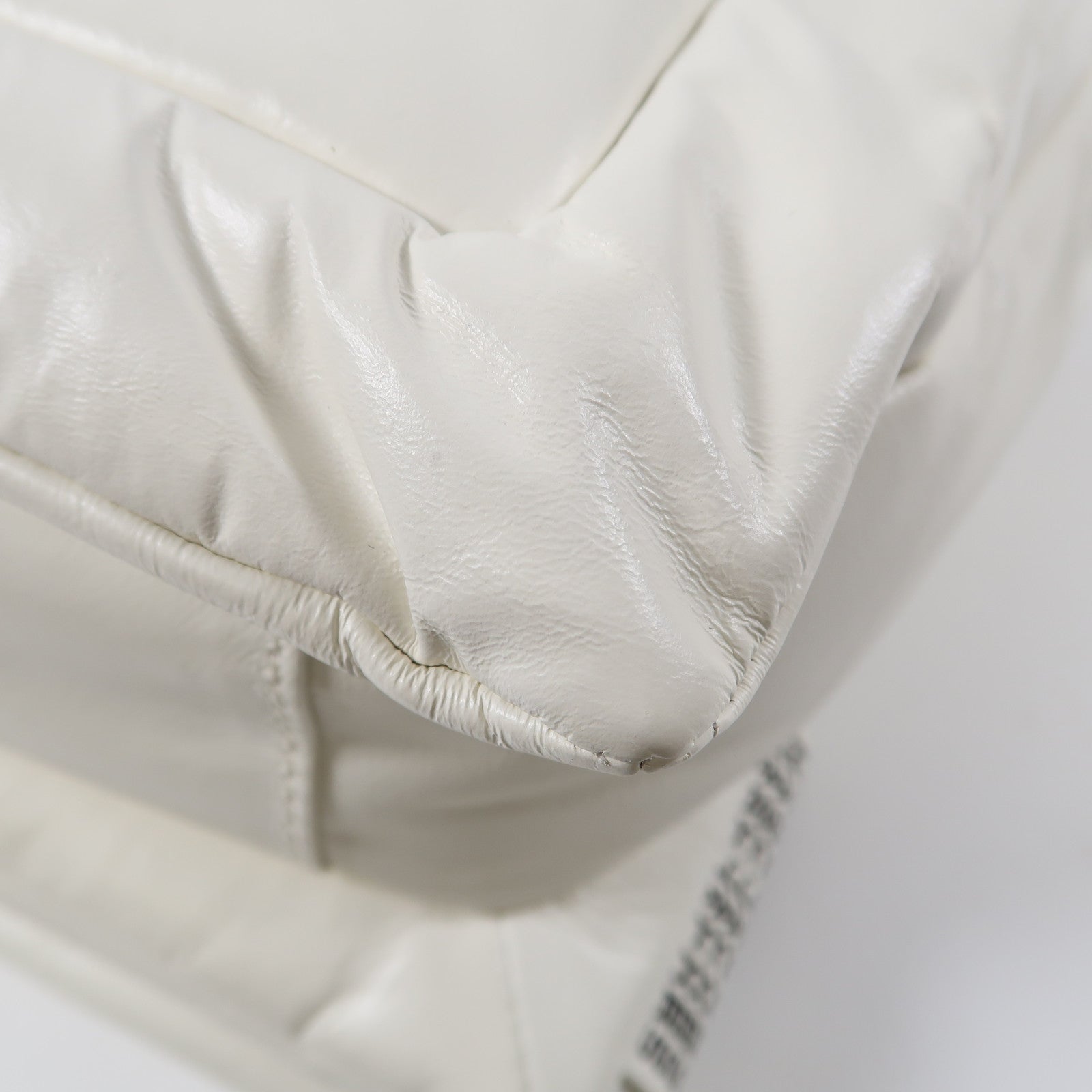 MARC JACOBS 皮革The Barcode Pillow Bag銀扣鏈帶肩背袋白色