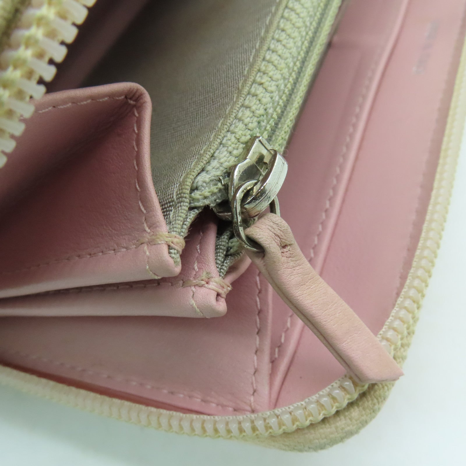 CHANEL Caviar Leather Zipper Long Wallet Silver Buckle Long Wallet Pink
