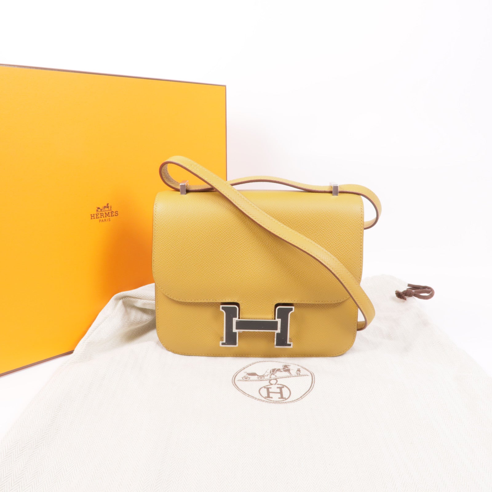 HERMES Epsom皮革Constance Mini銀扣肩背袋Sesame/Noir