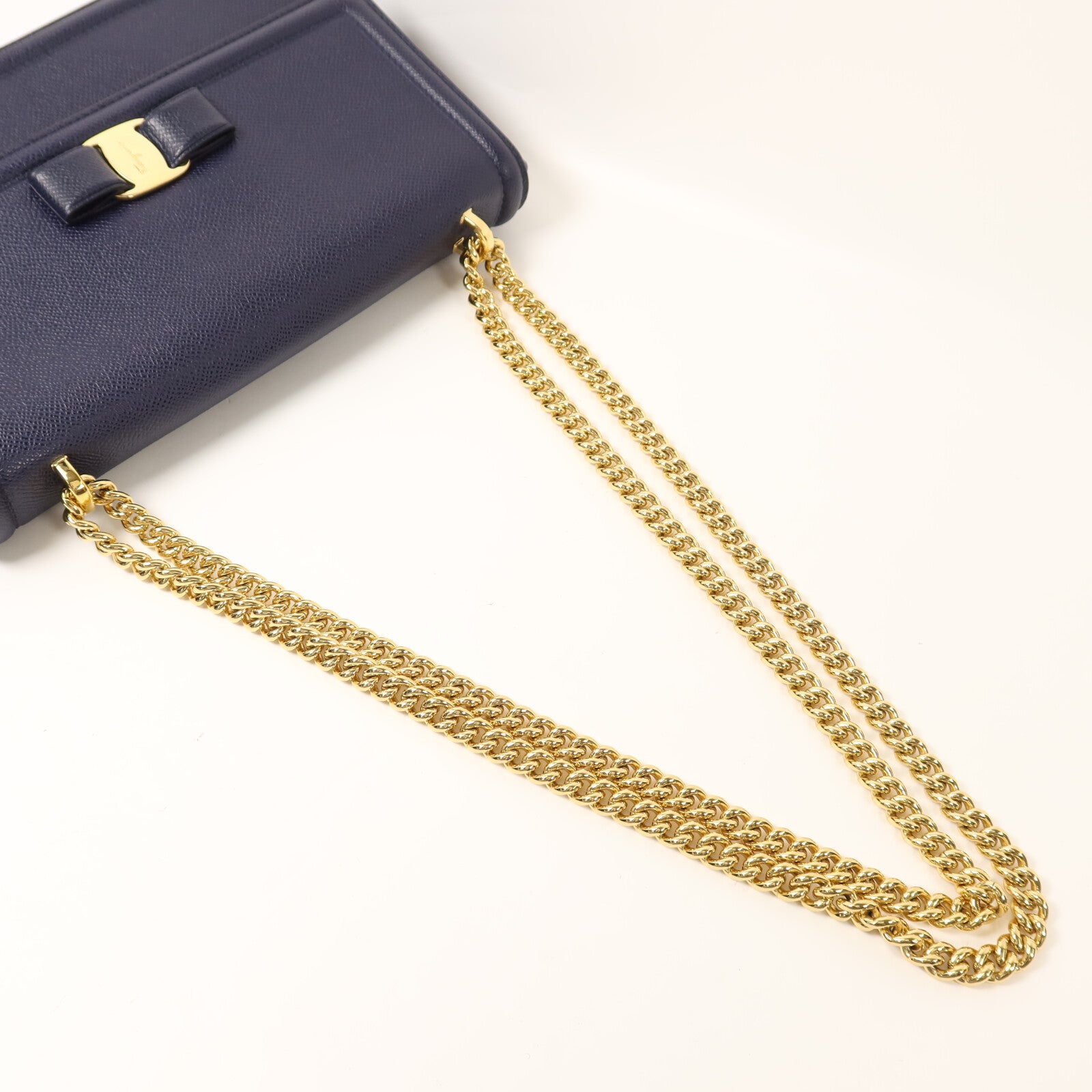 Salvatore Ferragamo 牛皮皮革Vara Bow金扣鏈帶肩背袋