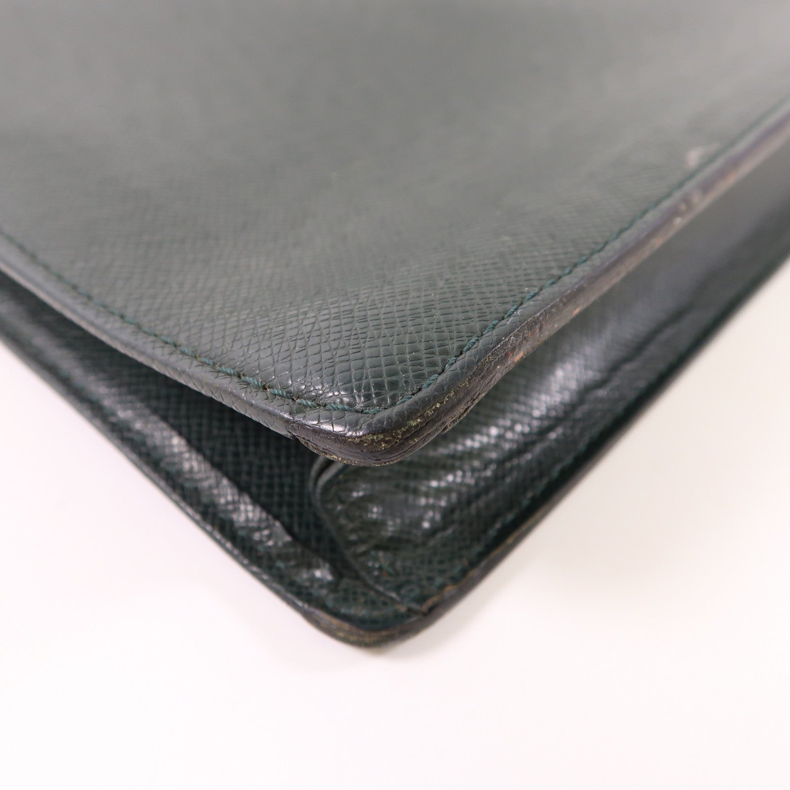 LOUIS VUITTON Taiga Business Bag公事包