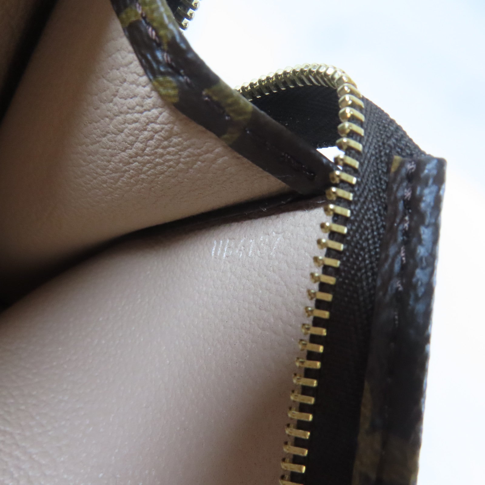 LOUIS VUITTON Monogram Poche Toilette 19金扣手拿包啡色
