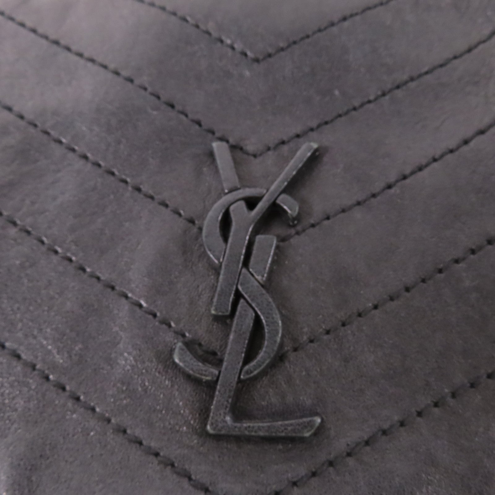 SAINT LAURENT 皮革Nolita Medium鏈帶肩背袋