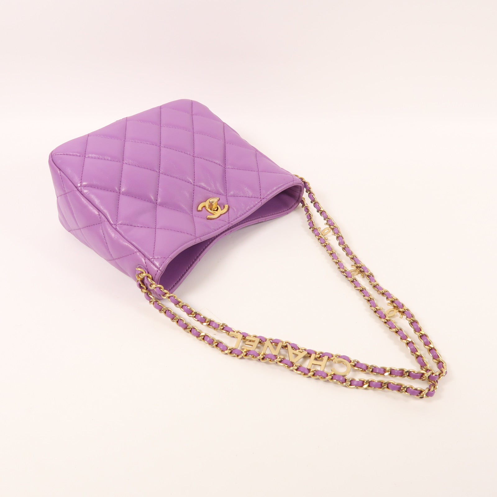 CHANEL 羊皮皮革Pick Me Up Hobo Bag金扣肩背袋