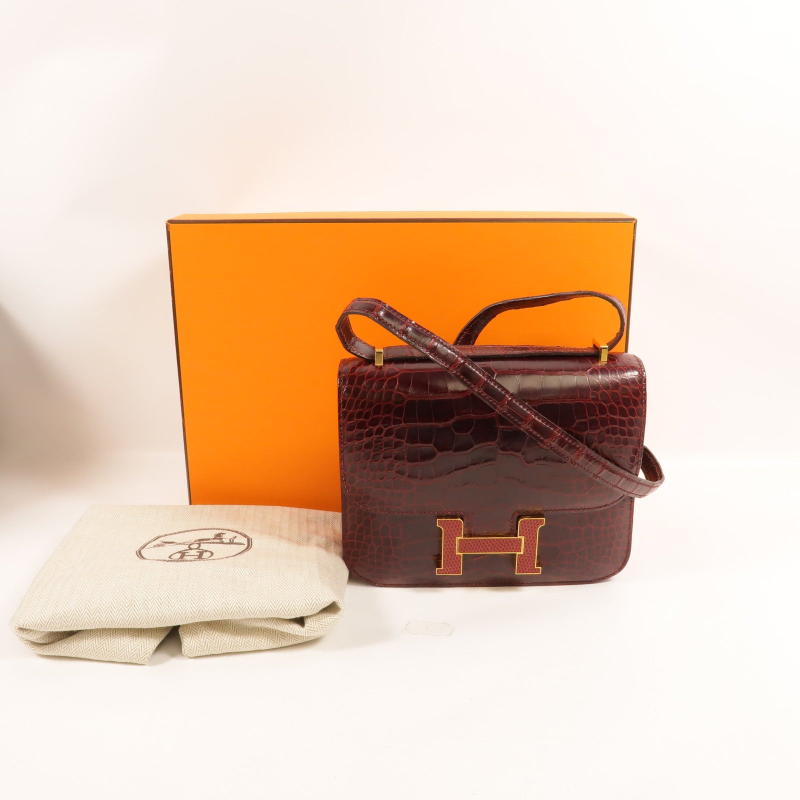 HERMES 鱷魚/蜥蜴皮革Constance Mini肩背袋Bourgogne/Rouge Move
