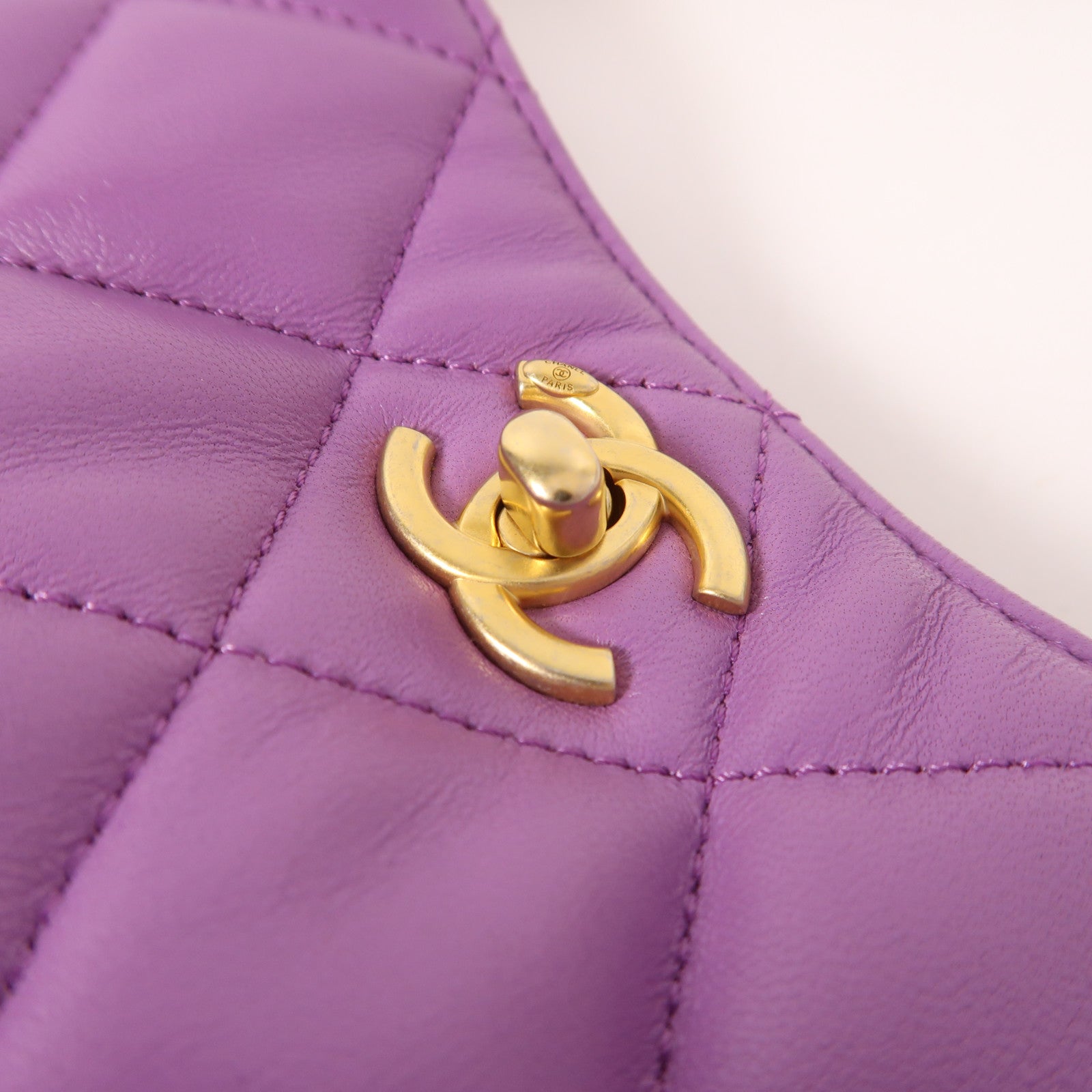 CHANEL 羊皮皮革Pick Me Up Hobo Bag金扣肩背袋