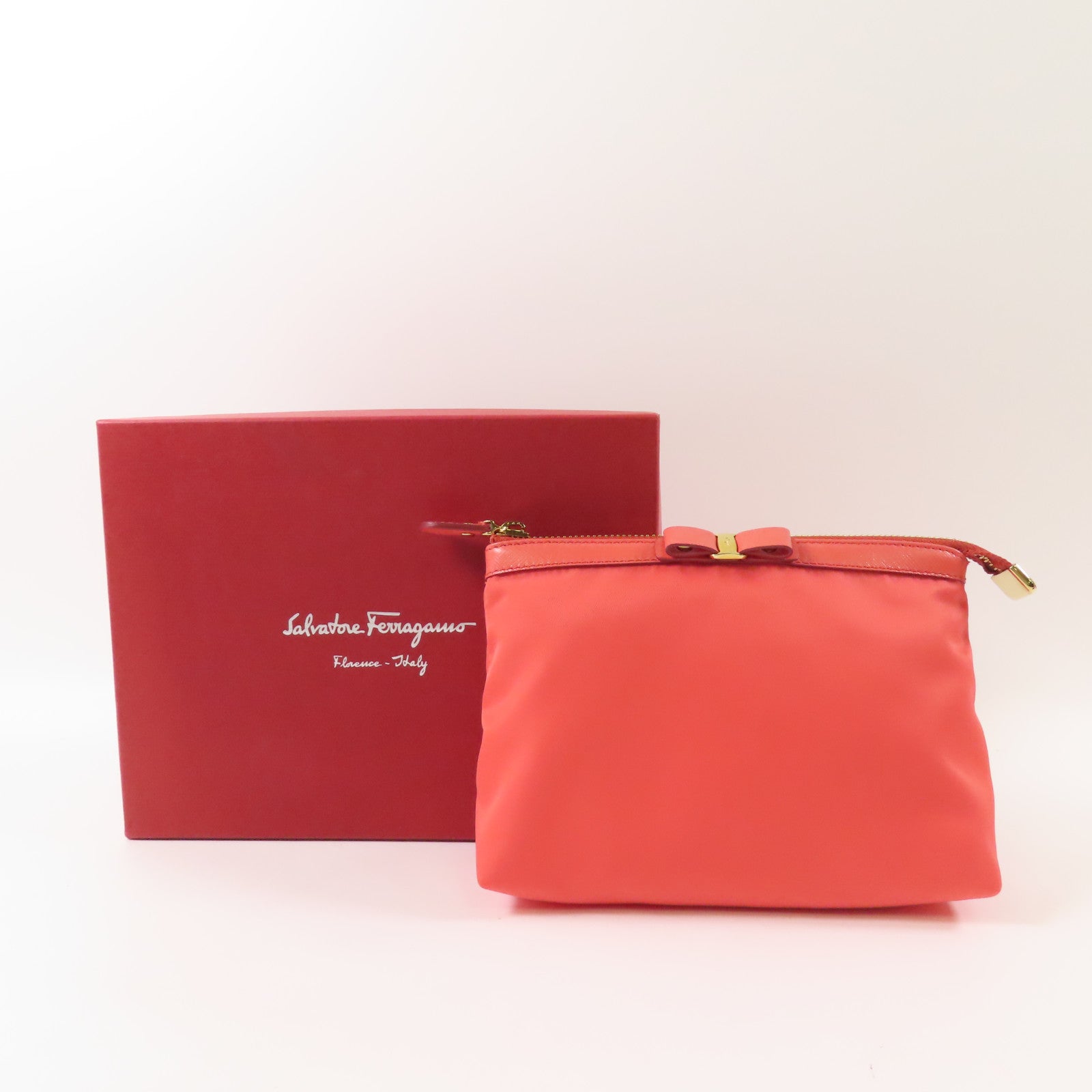 Salvatore Ferragamo 尼龍Pouch金扣化妝袋