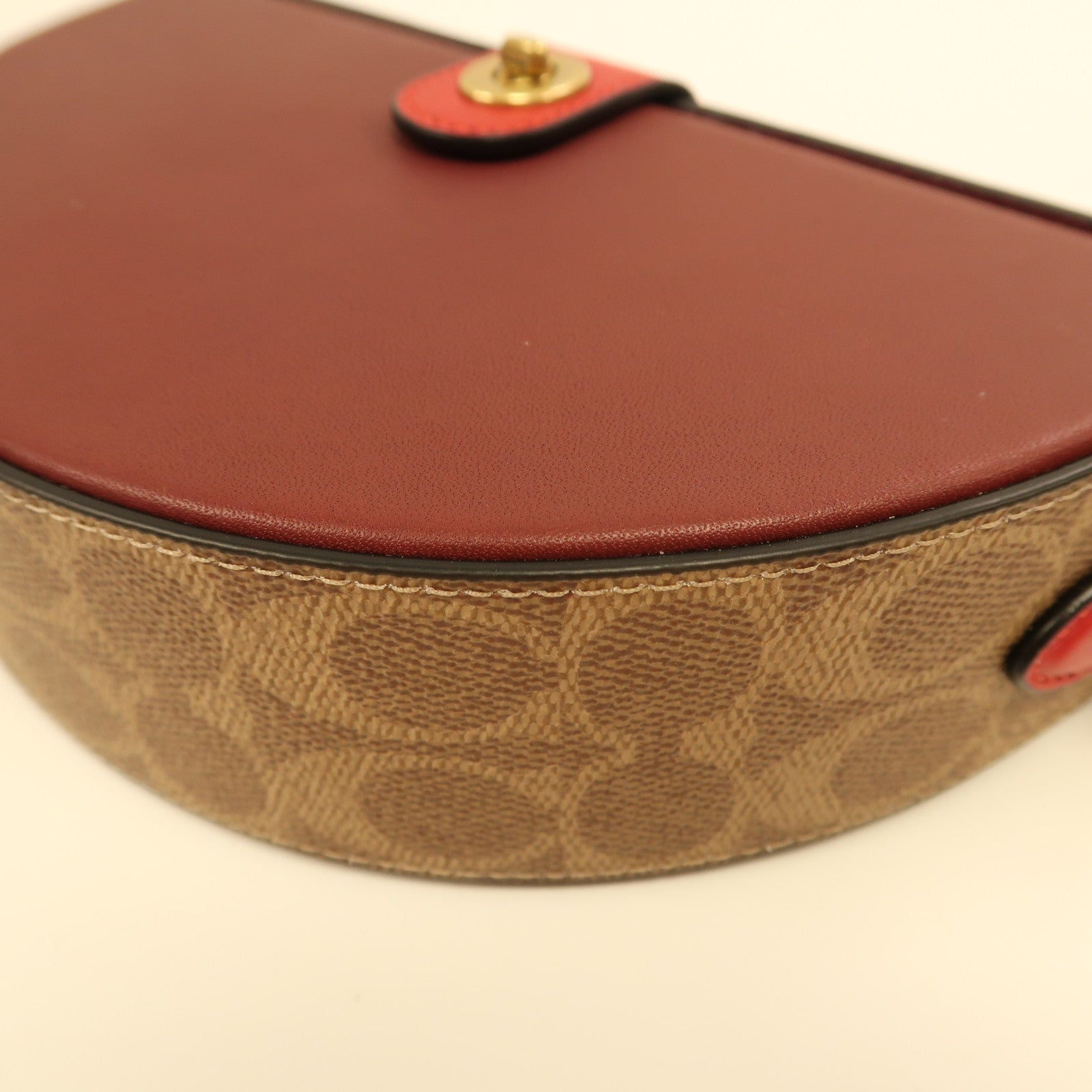 COACH 牛皮皮革/塗層帆布Semi Circle Bag金扣肩背袋紅色– Brand