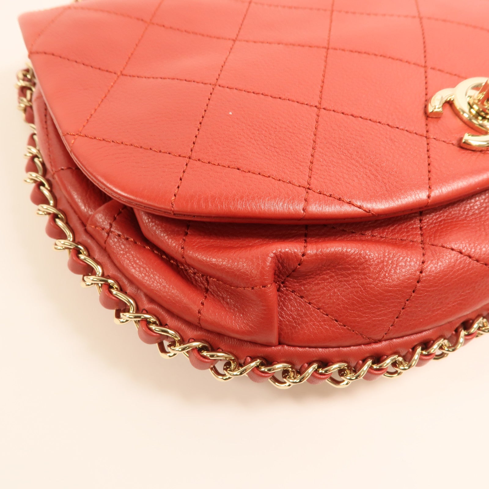 CHANEL 牛皮皮革Chain Around Bag金扣鏈帶肩背袋