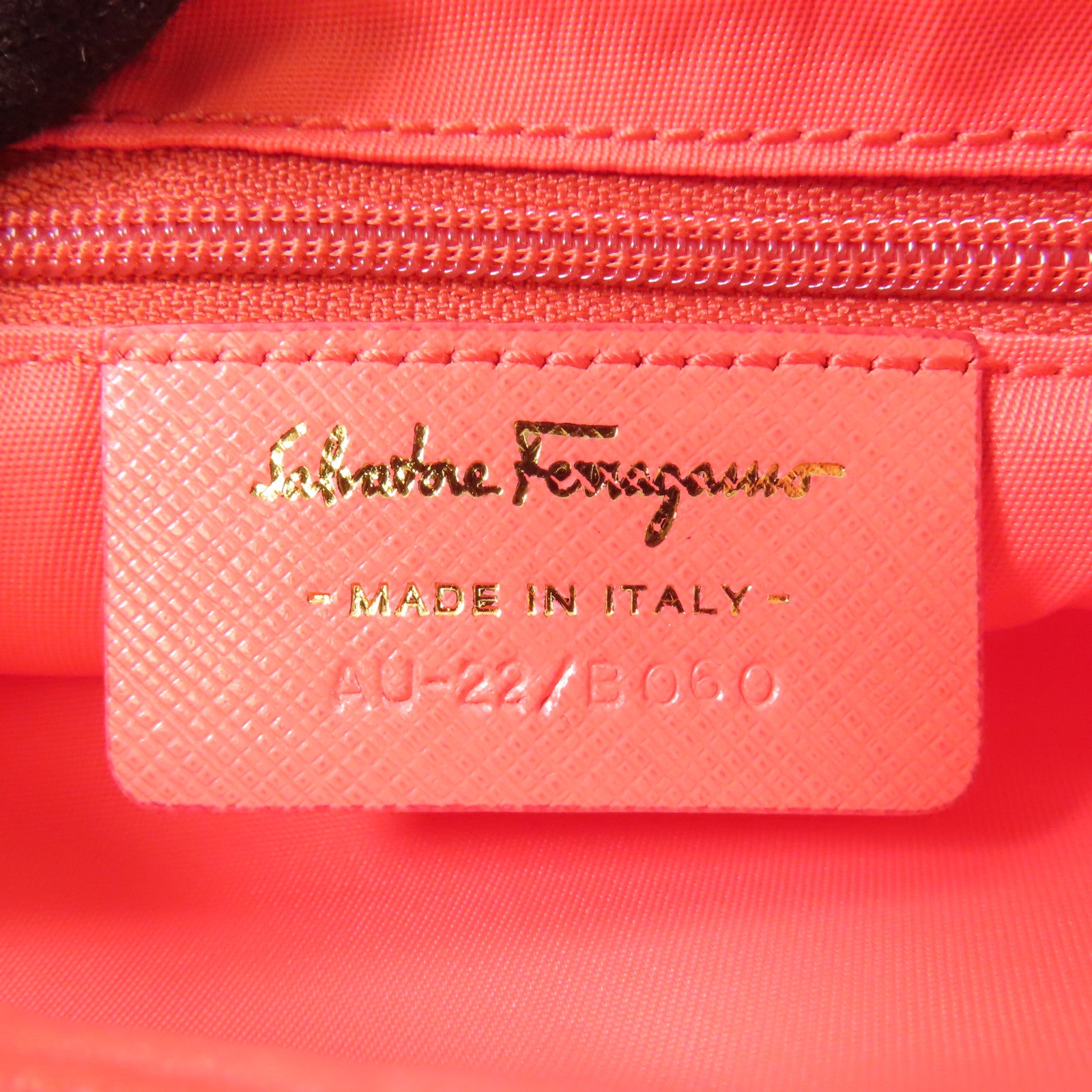 Salvatore Ferragamo 尼龍Pouch金扣化妝袋