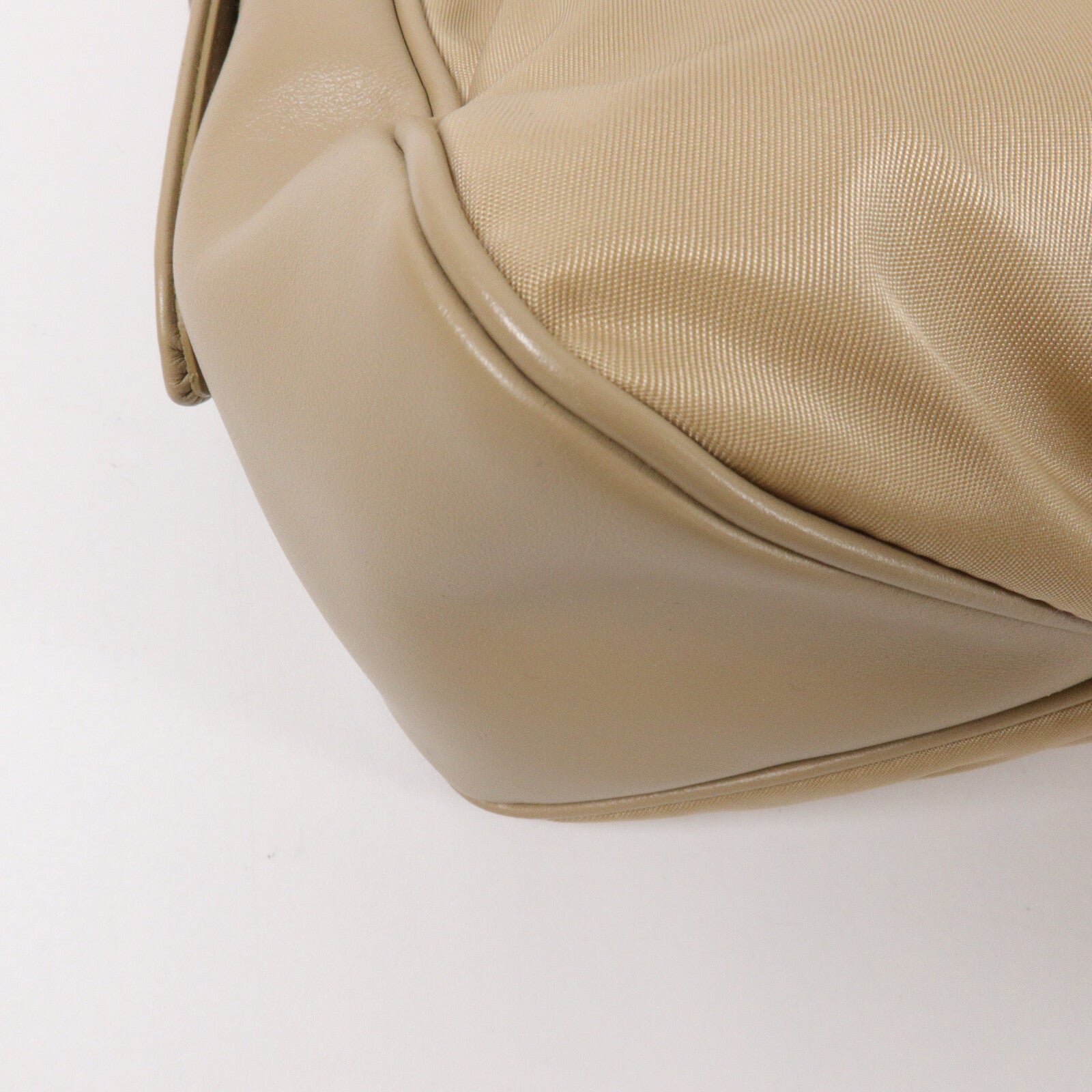 PRADA Re-Nylon/皮革Aimee Padlock Large肩背袋