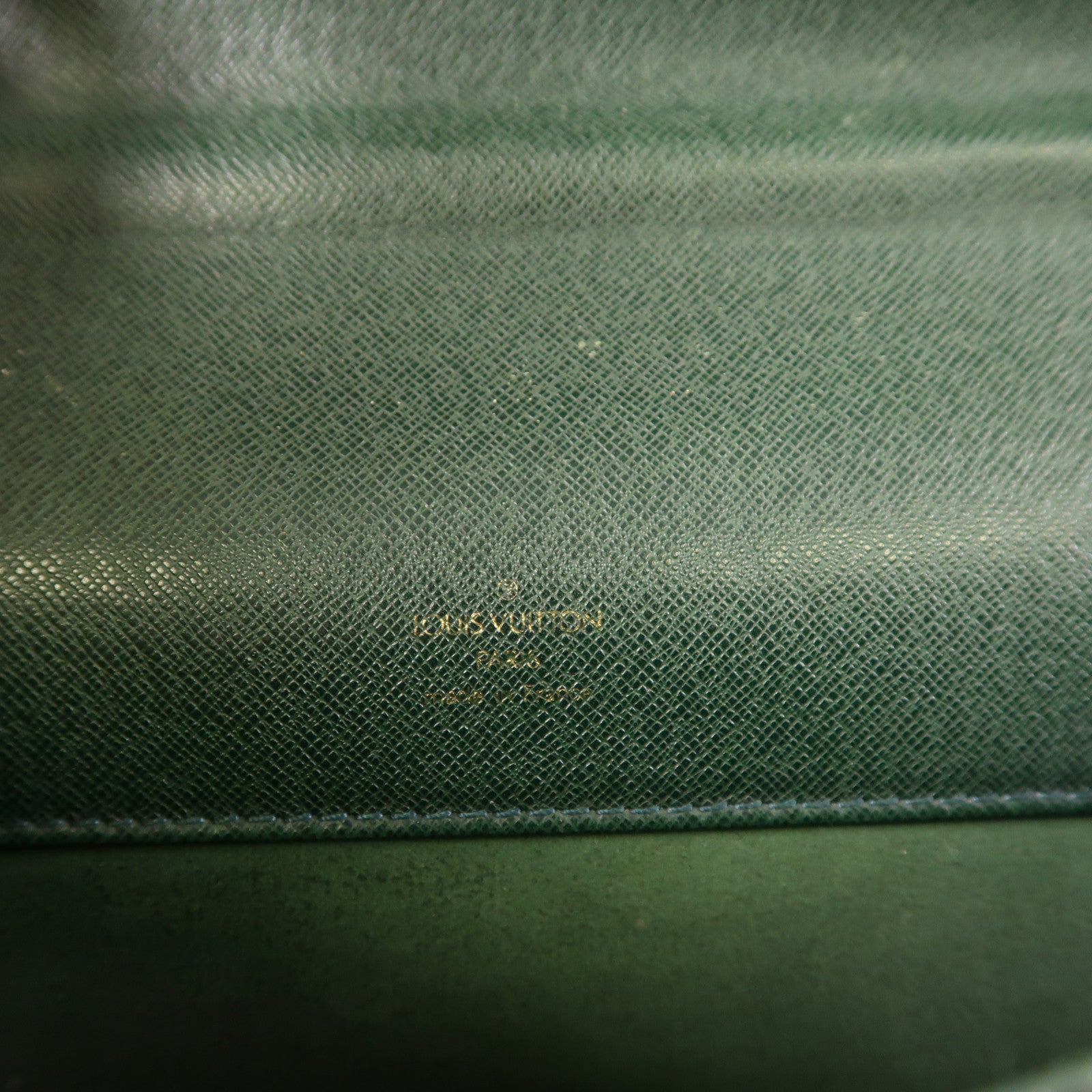 LOUIS VUITTON Taiga Business Bag公事包