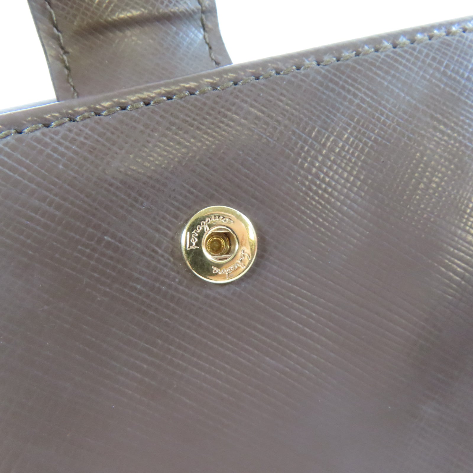 Salvatore Ferragamo 【激減優惠】牛皮皮革Bifold Wallet金扣錢包啡色