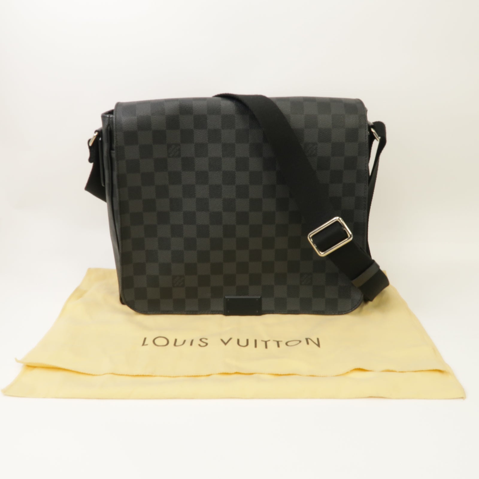 LOUIS VUITTON Damier Graphite District MM銀扣肩背袋黒色