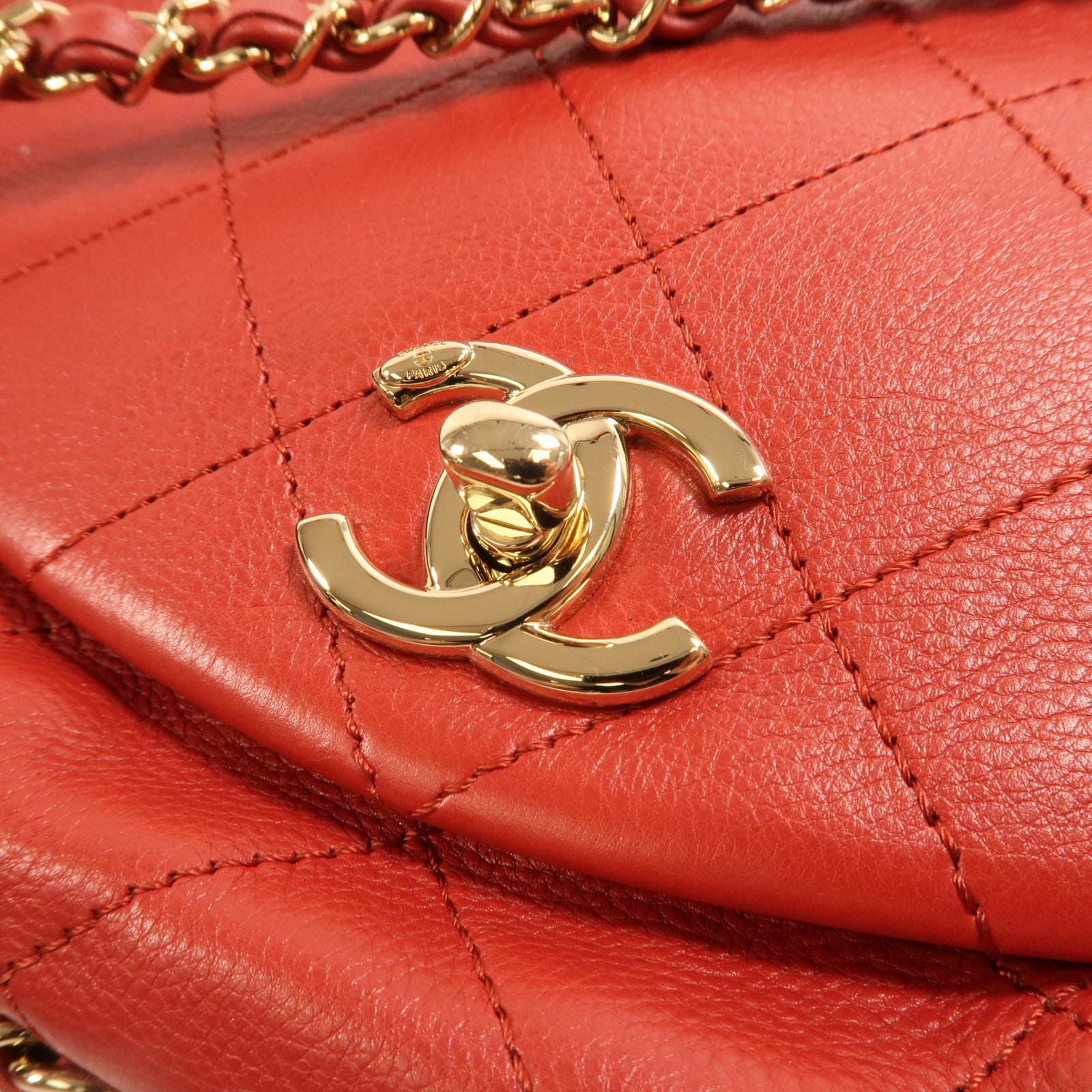 CHANEL 牛皮皮革Chain Around Bag金扣鏈帶肩背袋