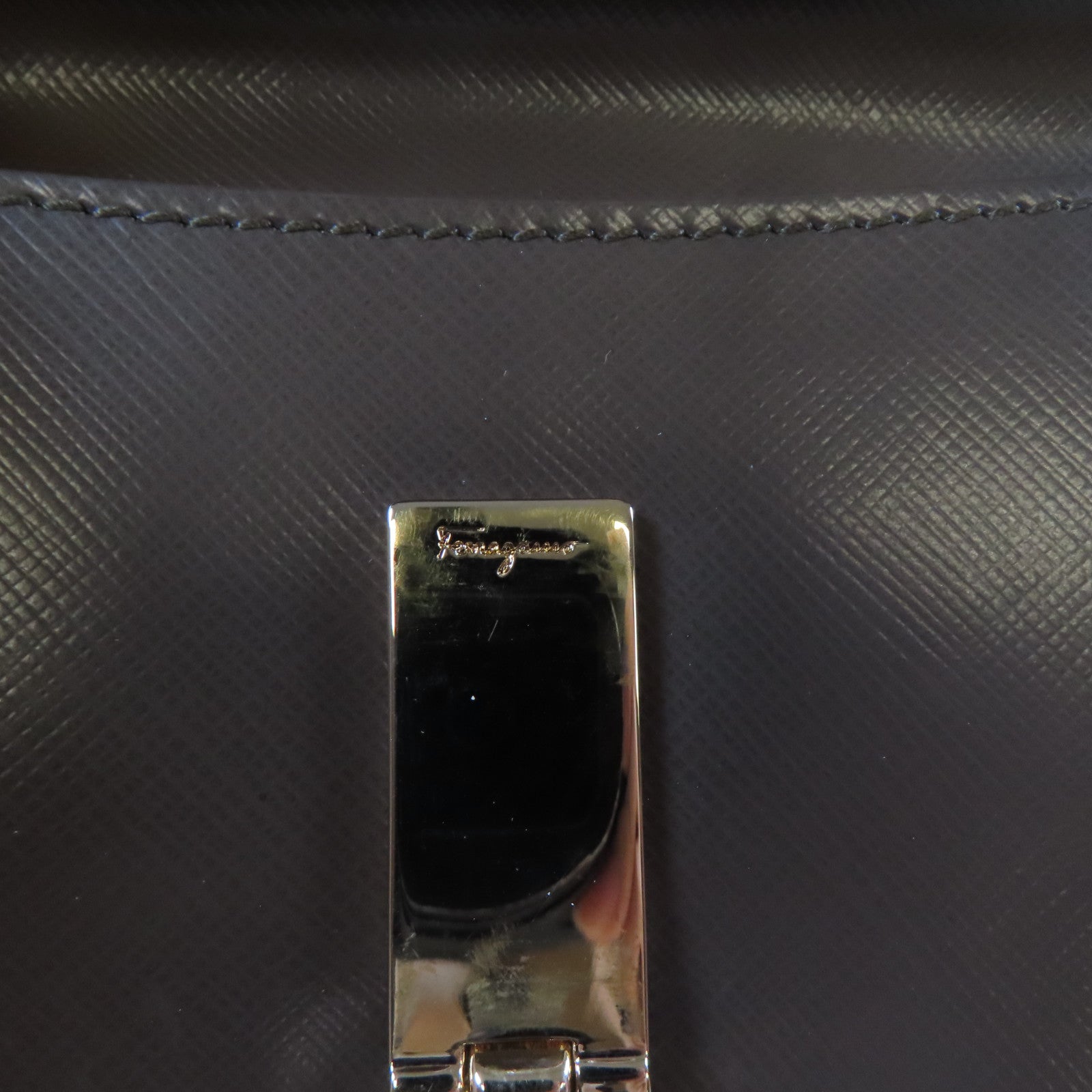 Salvatore Ferragamo 【激減優惠】牛皮皮革Bifold Wallet金扣錢包啡色