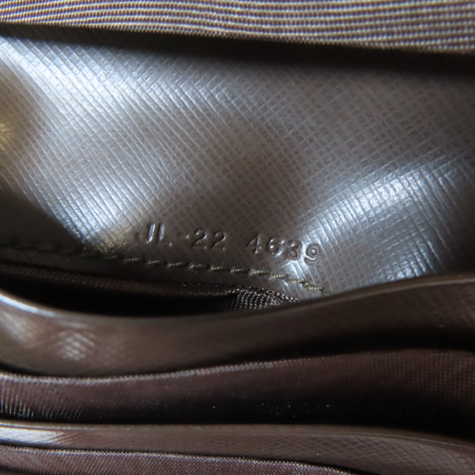 Salvatore Ferragamo 【激減優惠】牛皮皮革Bifold Wallet金扣錢包啡色