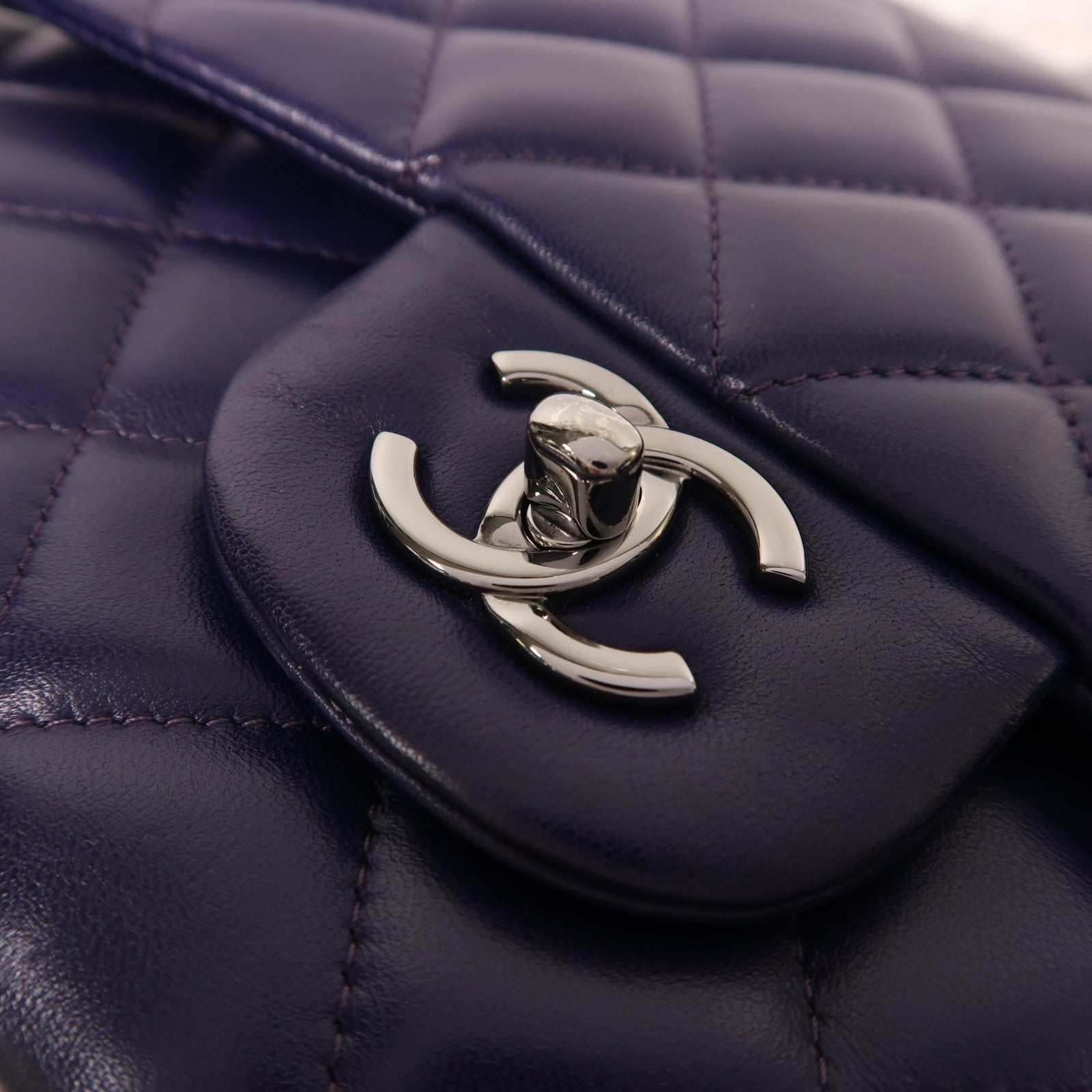 CHANEL 羊皮皮革Chain Shoulder銀扣鏈帶肩背袋紫色