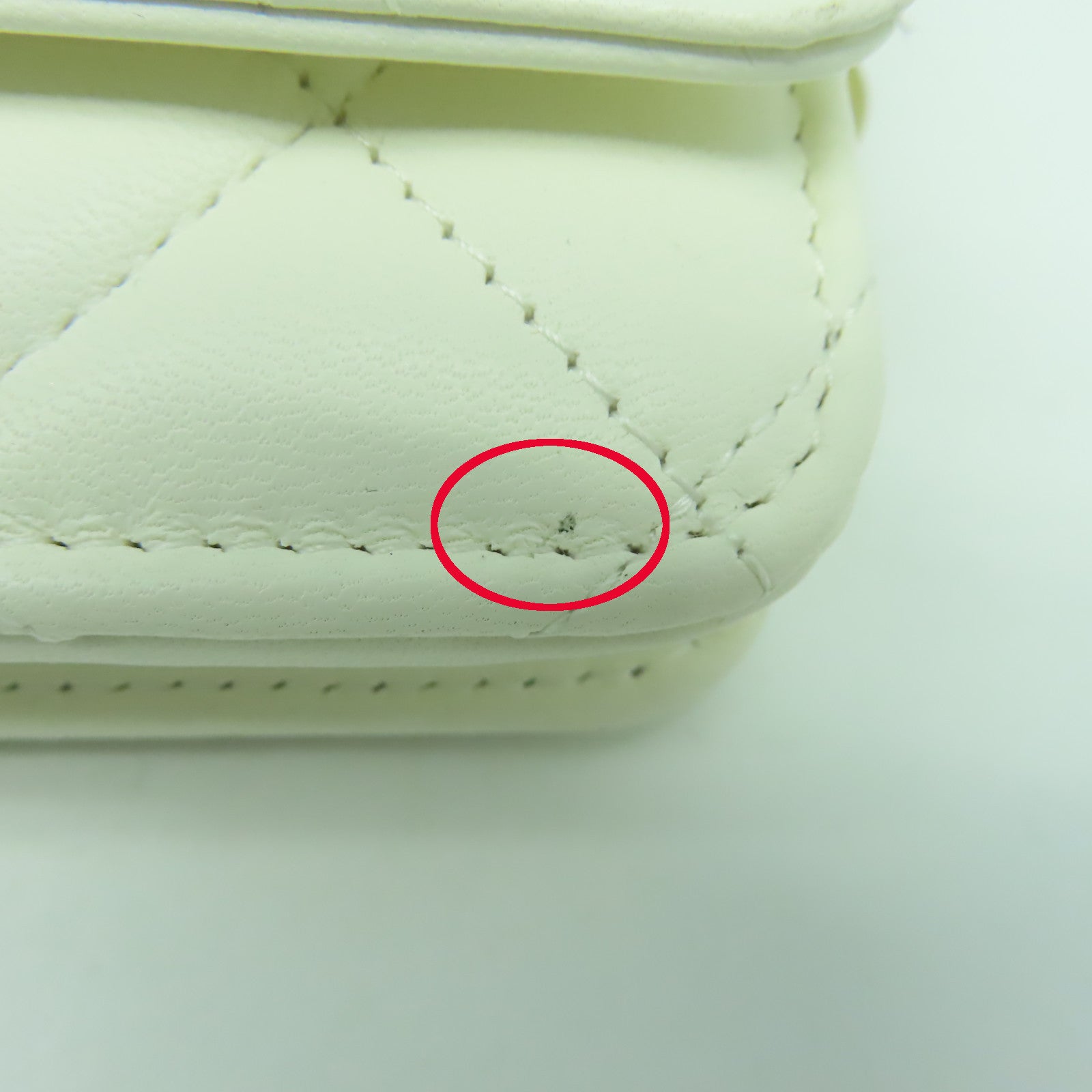 CHANEL 菱格牛皮皮革Wallet On Chain金扣鏈帶肩背袋白色