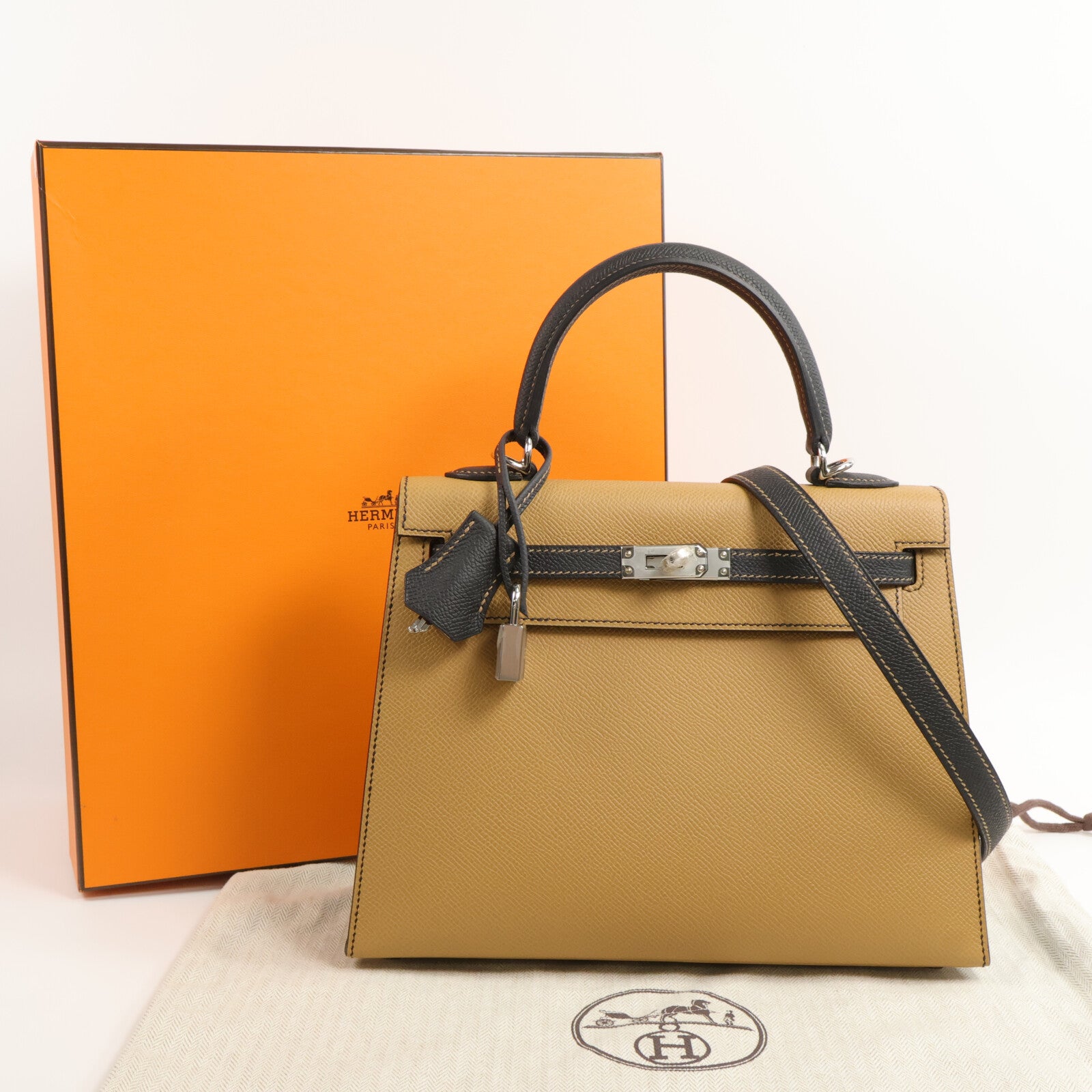 HERMES Epsom皮革Kelly Sellier 25手挽袋Noir/Biscuit