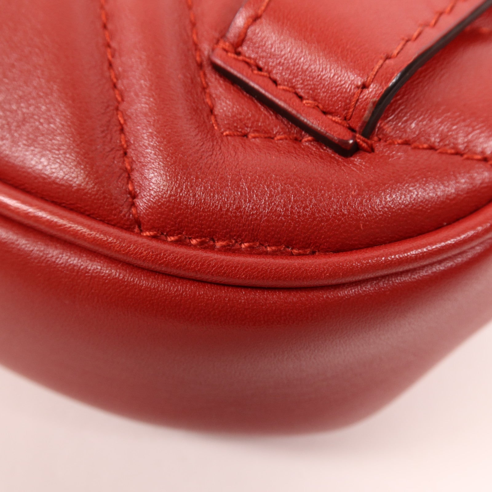 GUCCI 羊皮皮革GG Marmont金扣腰包