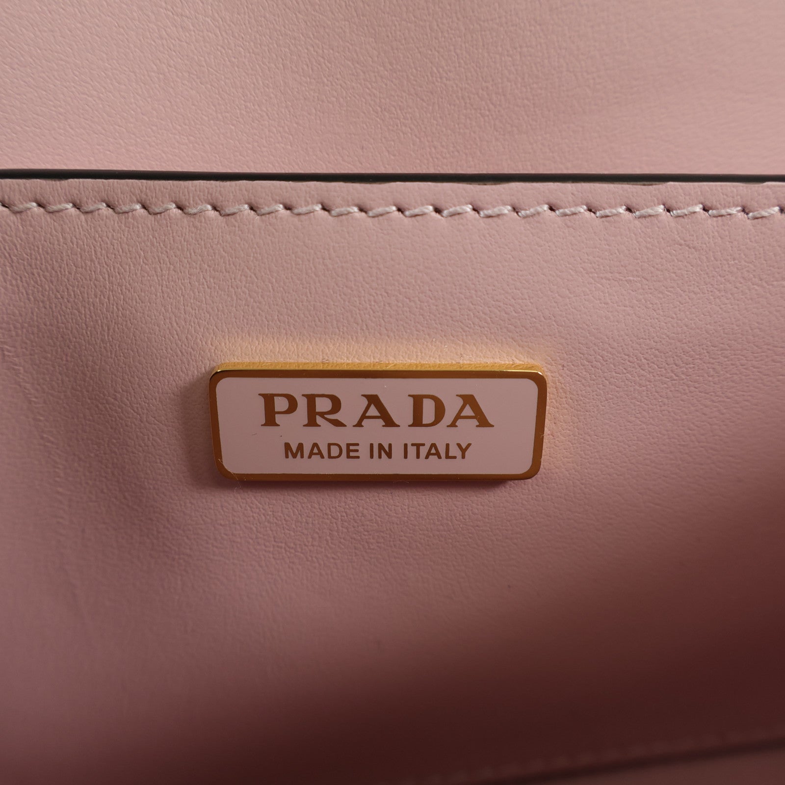 PRADA 牛皮皮革Shoulder Bag金扣肩背袋