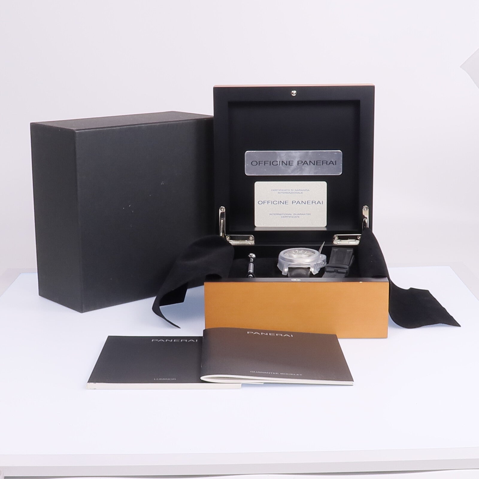 PANERAI Luminor Base PAM00000