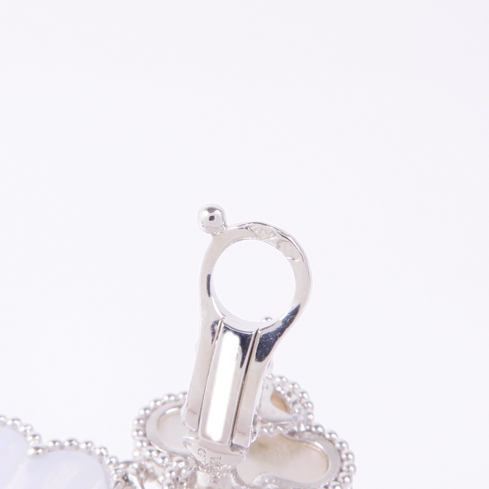 Van Cleef & Arpels 18K白金Magic Alhambra Earrings玉髓/珍珠母貝耳環