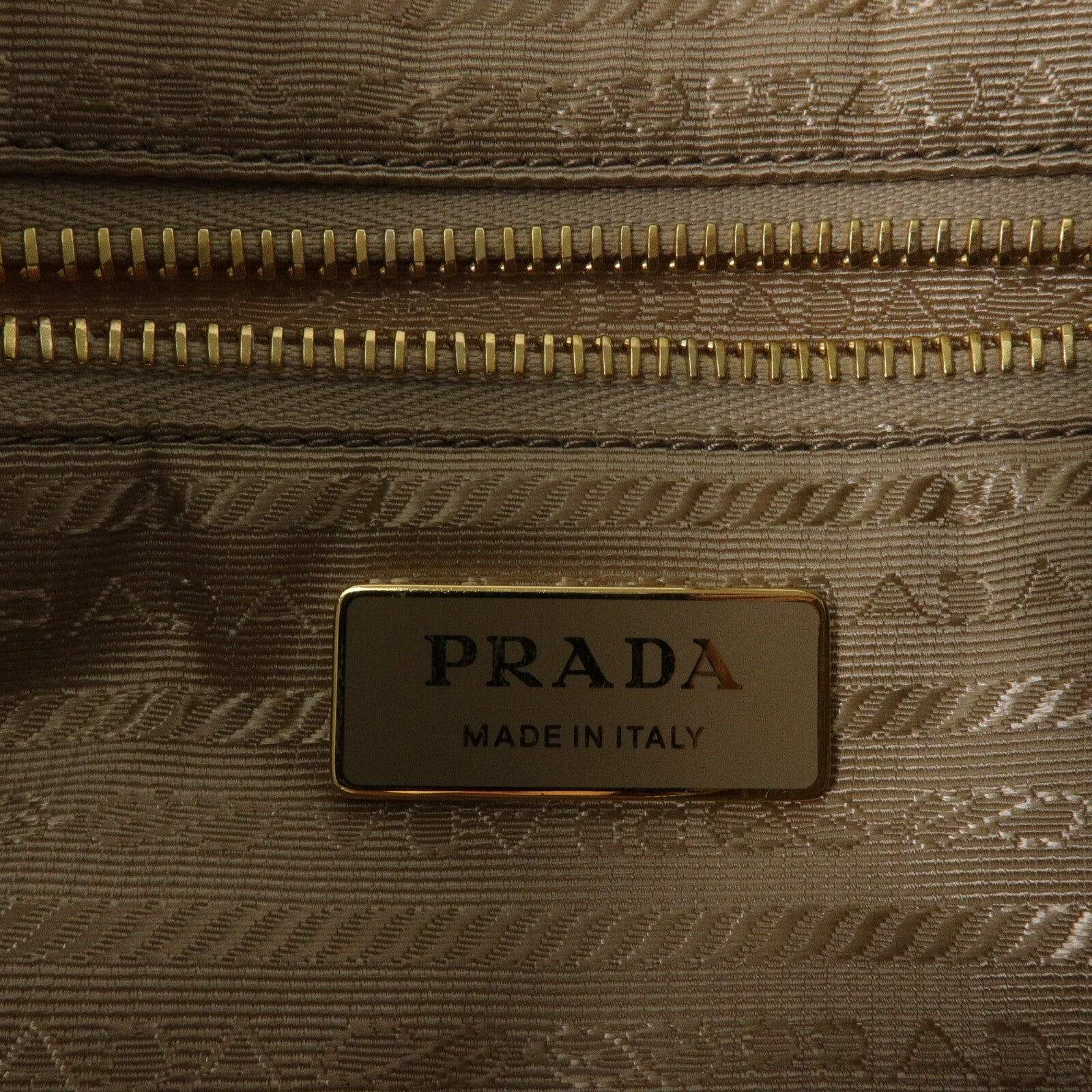 PRADA Re-Nylon/皮革Aimee Padlock Large肩背袋