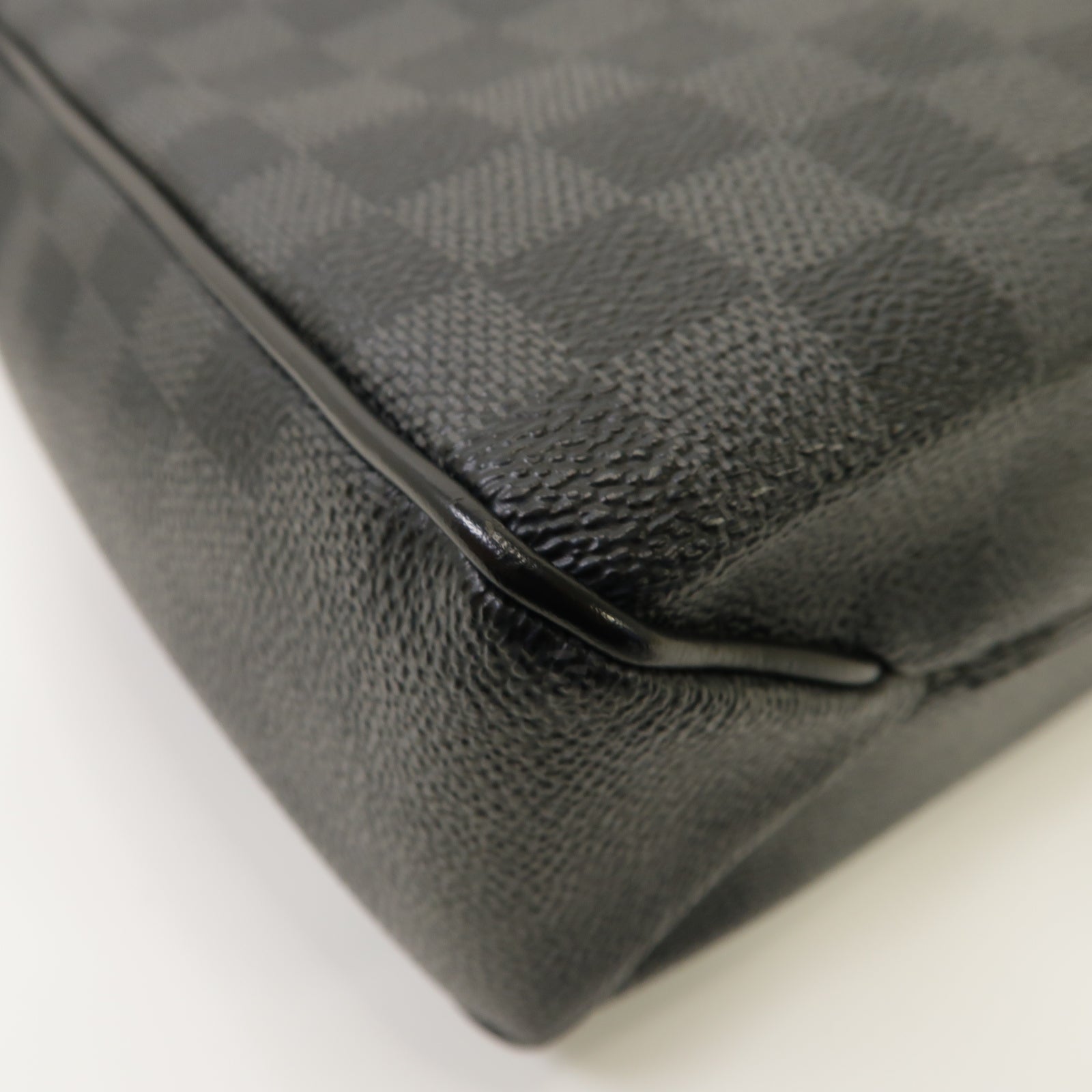 LOUIS VUITTON Damier Graphite District MM銀扣肩背袋黒色