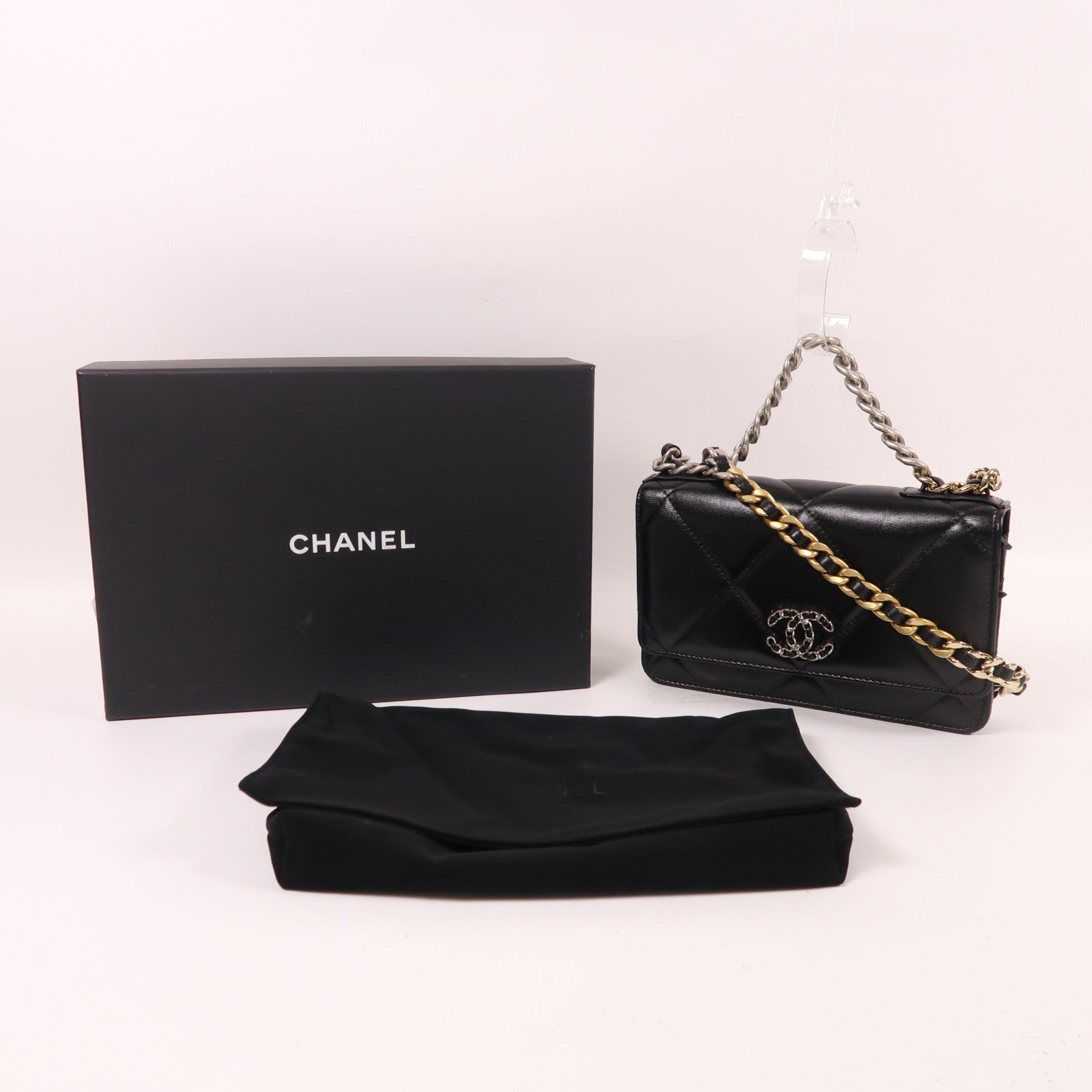 CHANEL 羊皮皮革19 Wallet On Chain手挽肩背兩用袋黑色