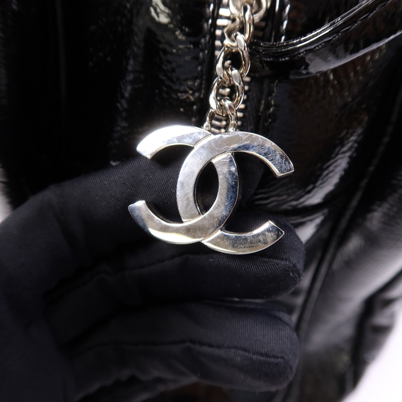 CHANEL 漆皮皮革Shoulder Bag銀扣鏈帶肩背袋