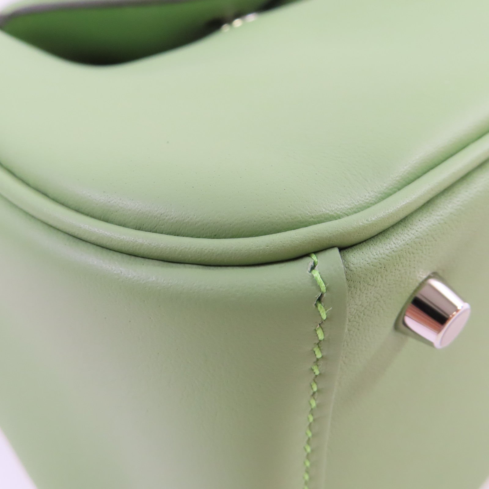 HERMES Swift皮革Mini Lindy Shoulder Bag銀扣肩背袋Vert Criquet牛油果綠色