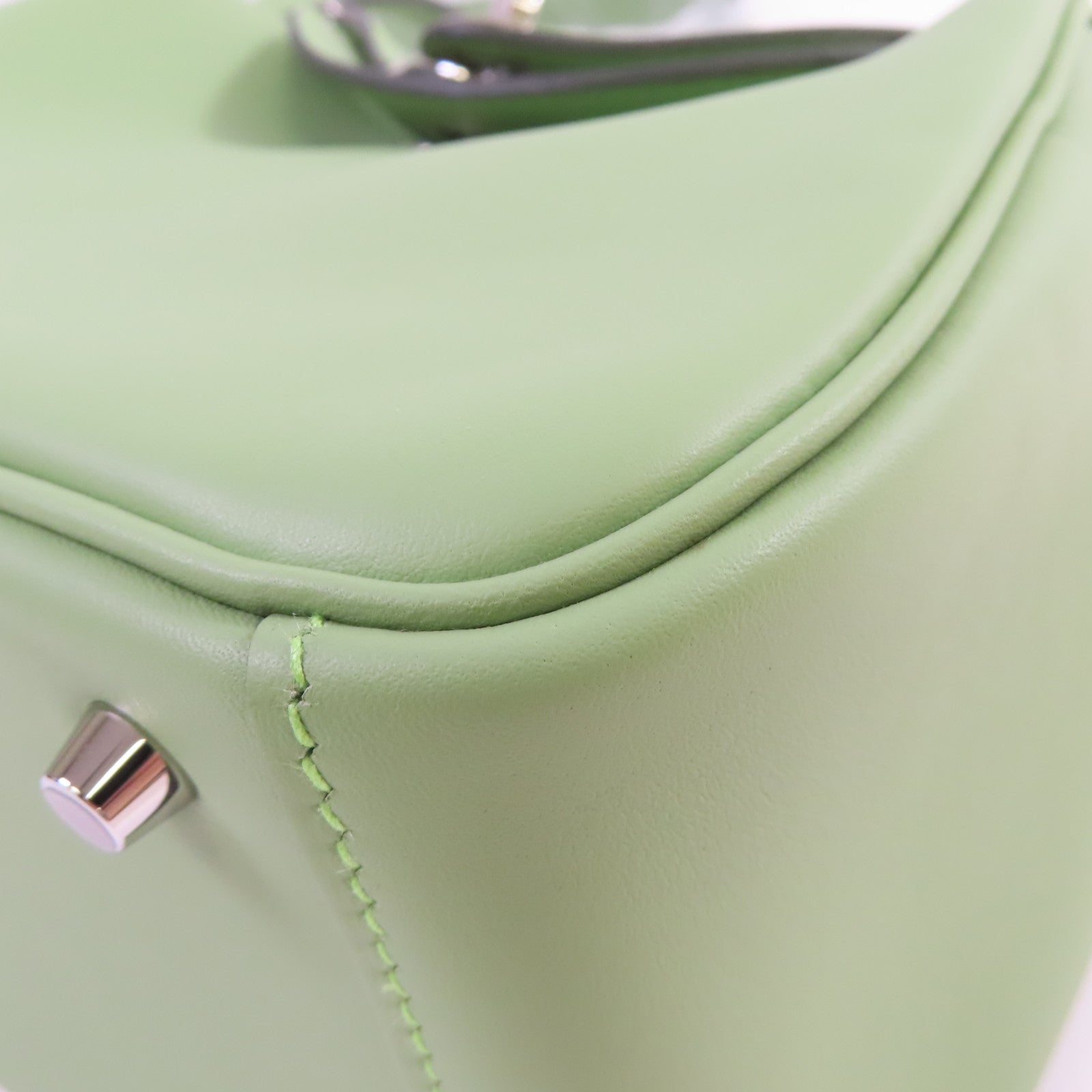 HERMES Swift皮革Mini Lindy Shoulder Bag銀扣肩背袋Vert Criquet牛油果綠色