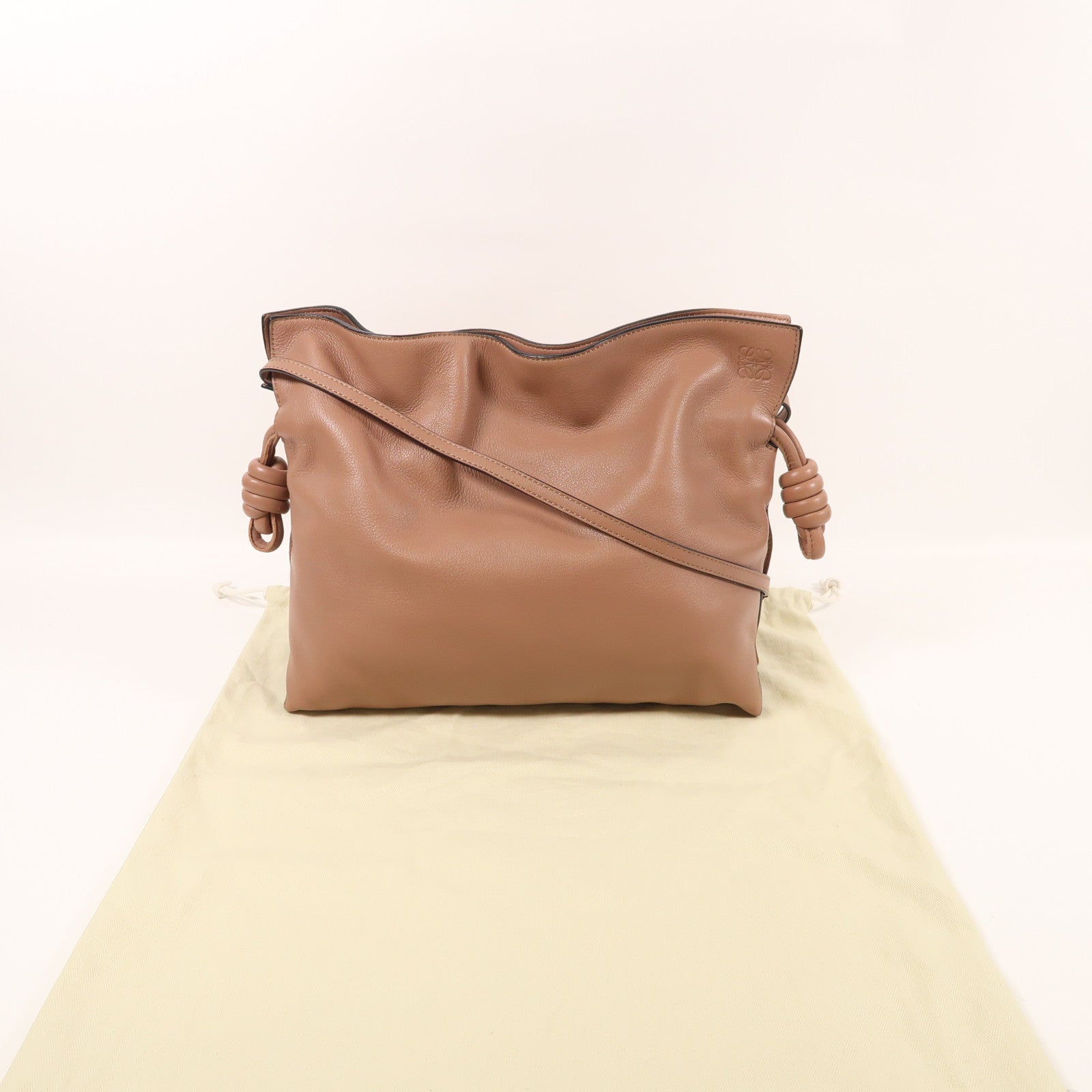 LOEWE 牛皮皮革Flamenco Medium金扣肩背袋
