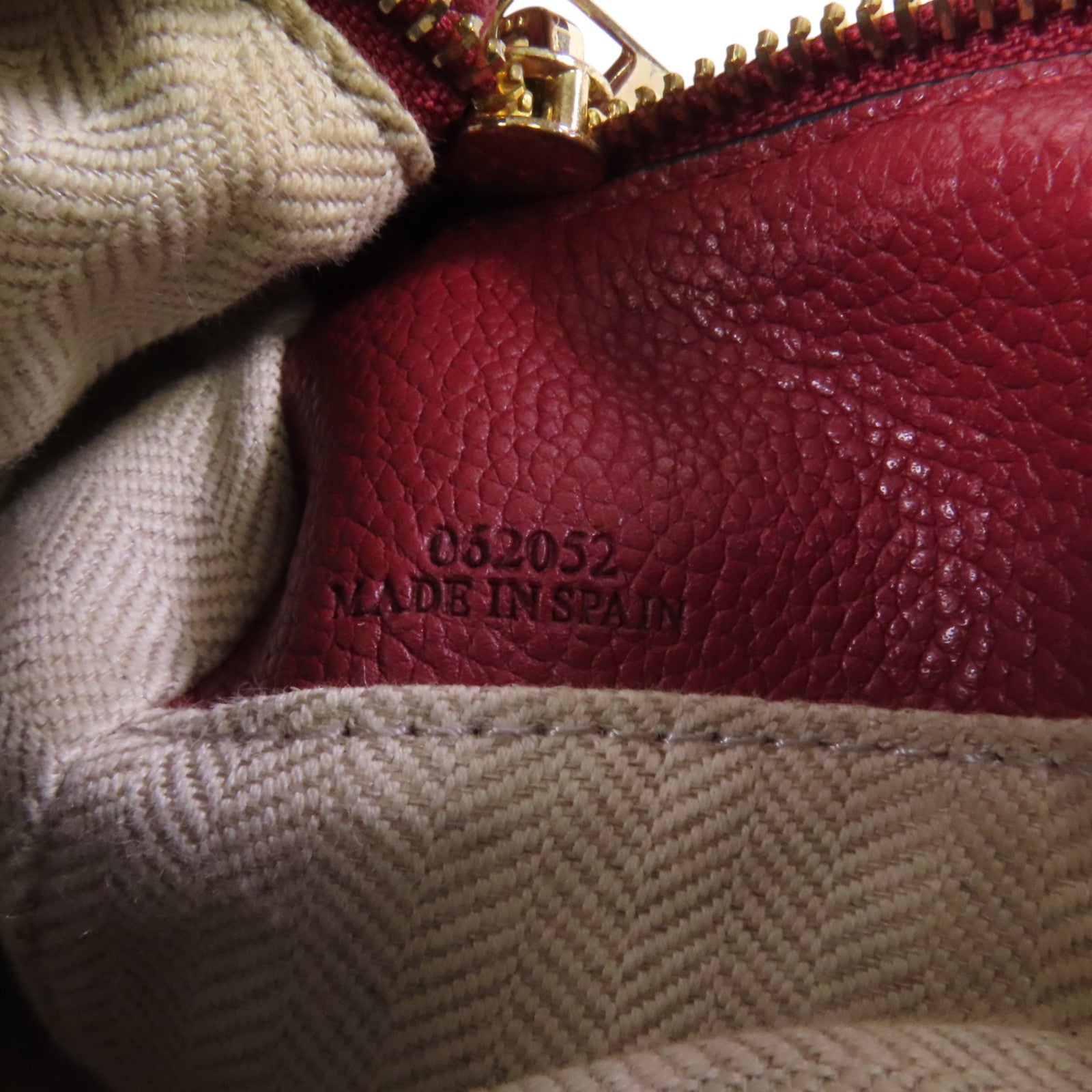 LOEWE 牛皮皮革Puzzle Small金扣手挽肩背兩用袋