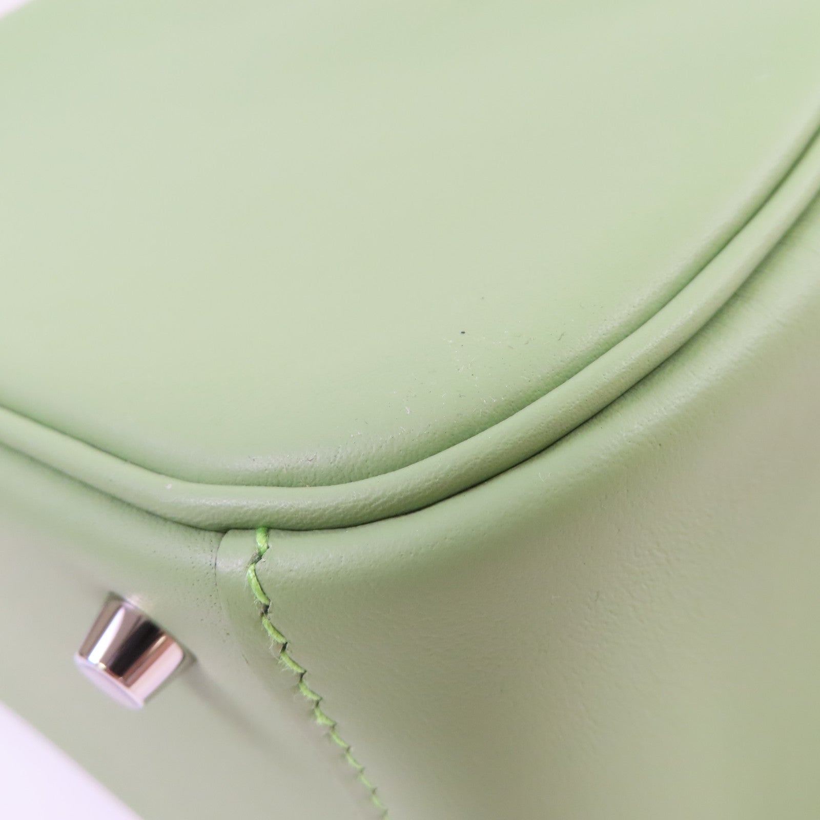 HERMES Swift皮革Mini Lindy Shoulder Bag銀扣肩背袋Vert Criquet牛油果綠色